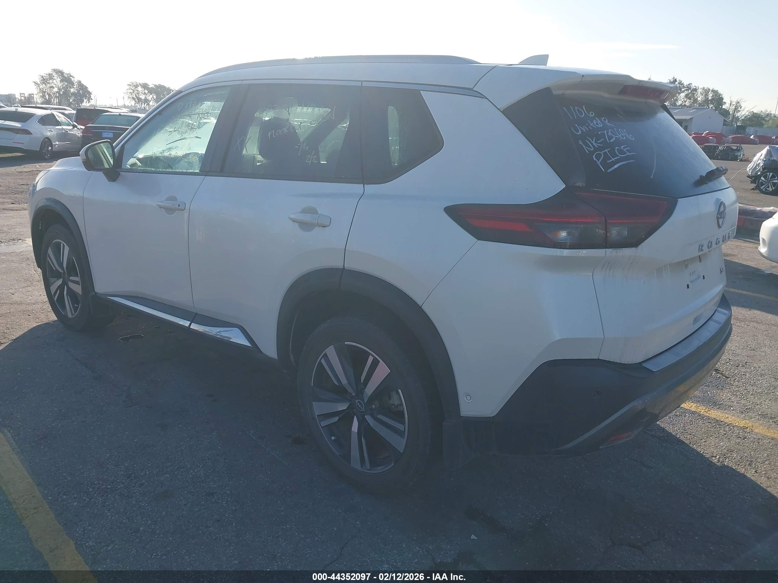 NISSAN ROGUE image 3