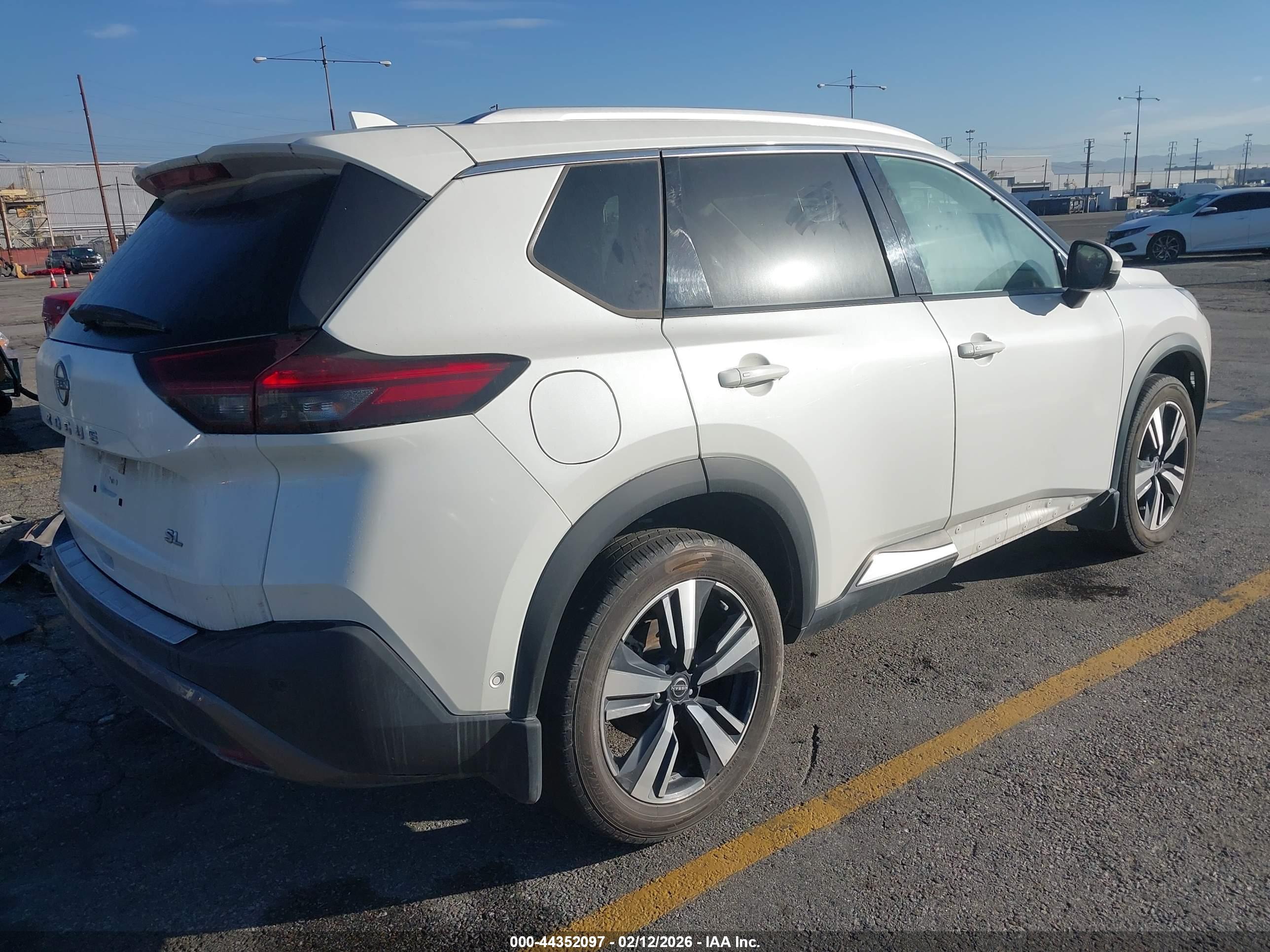 NISSAN ROGUE image 4