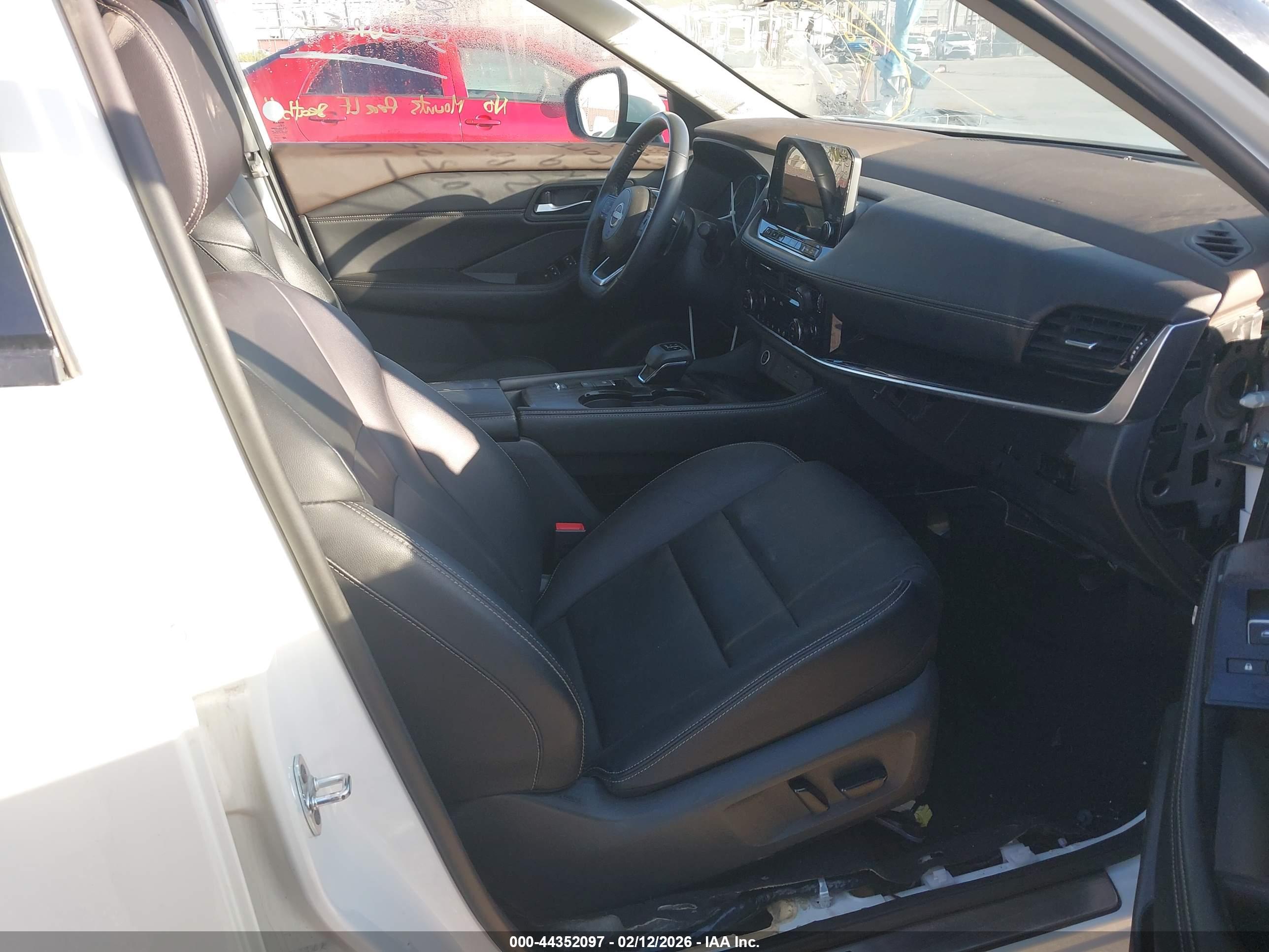 NISSAN ROGUE image 5