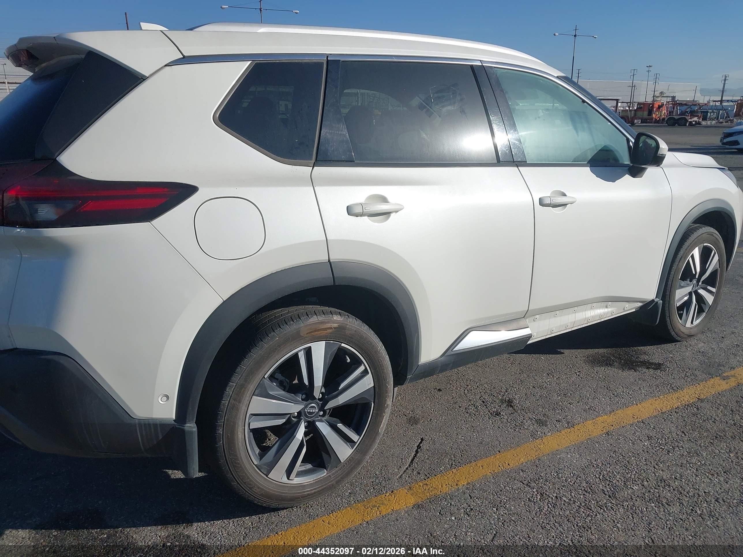 NISSAN ROGUE image 6