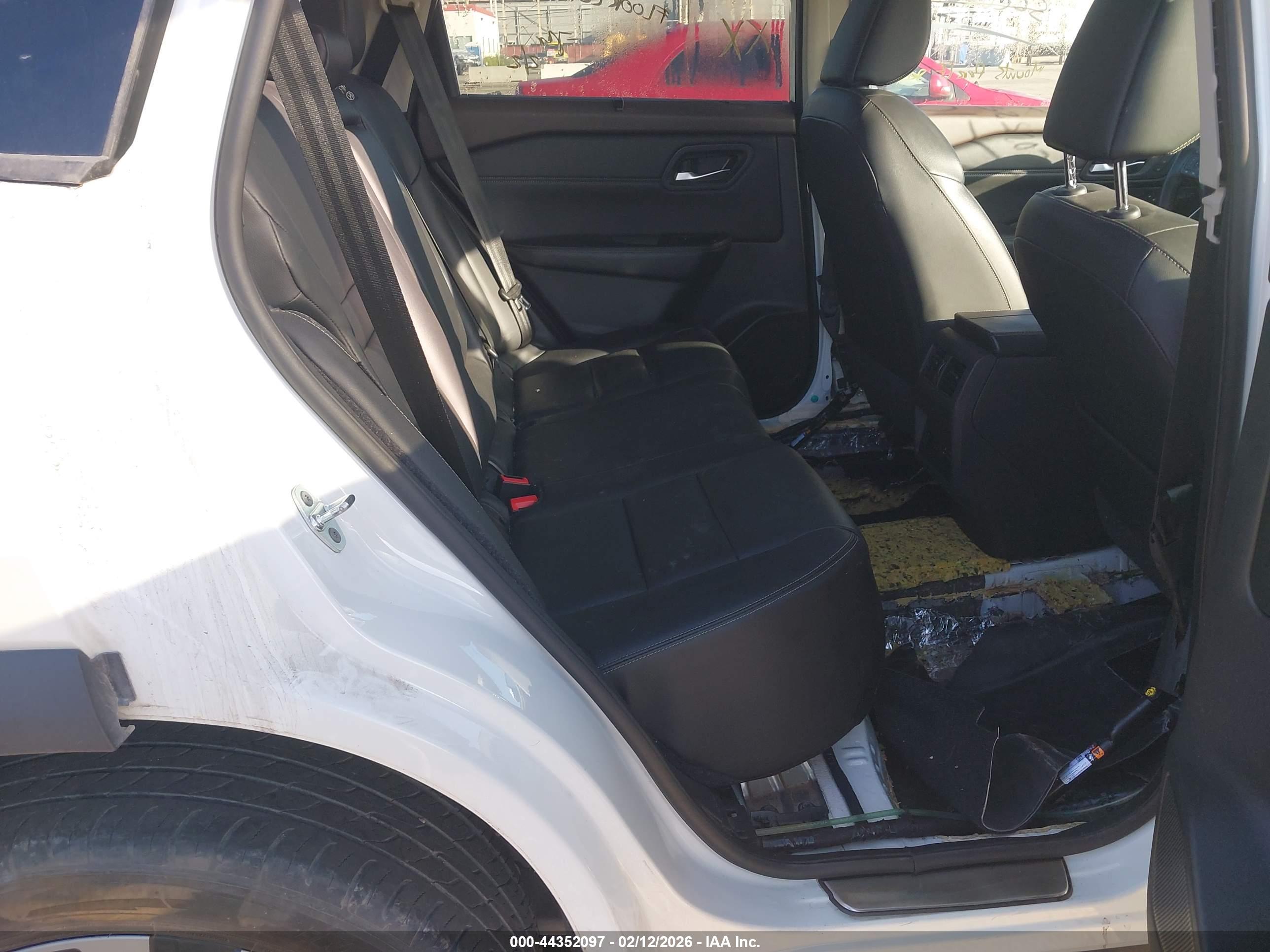 NISSAN ROGUE image 8