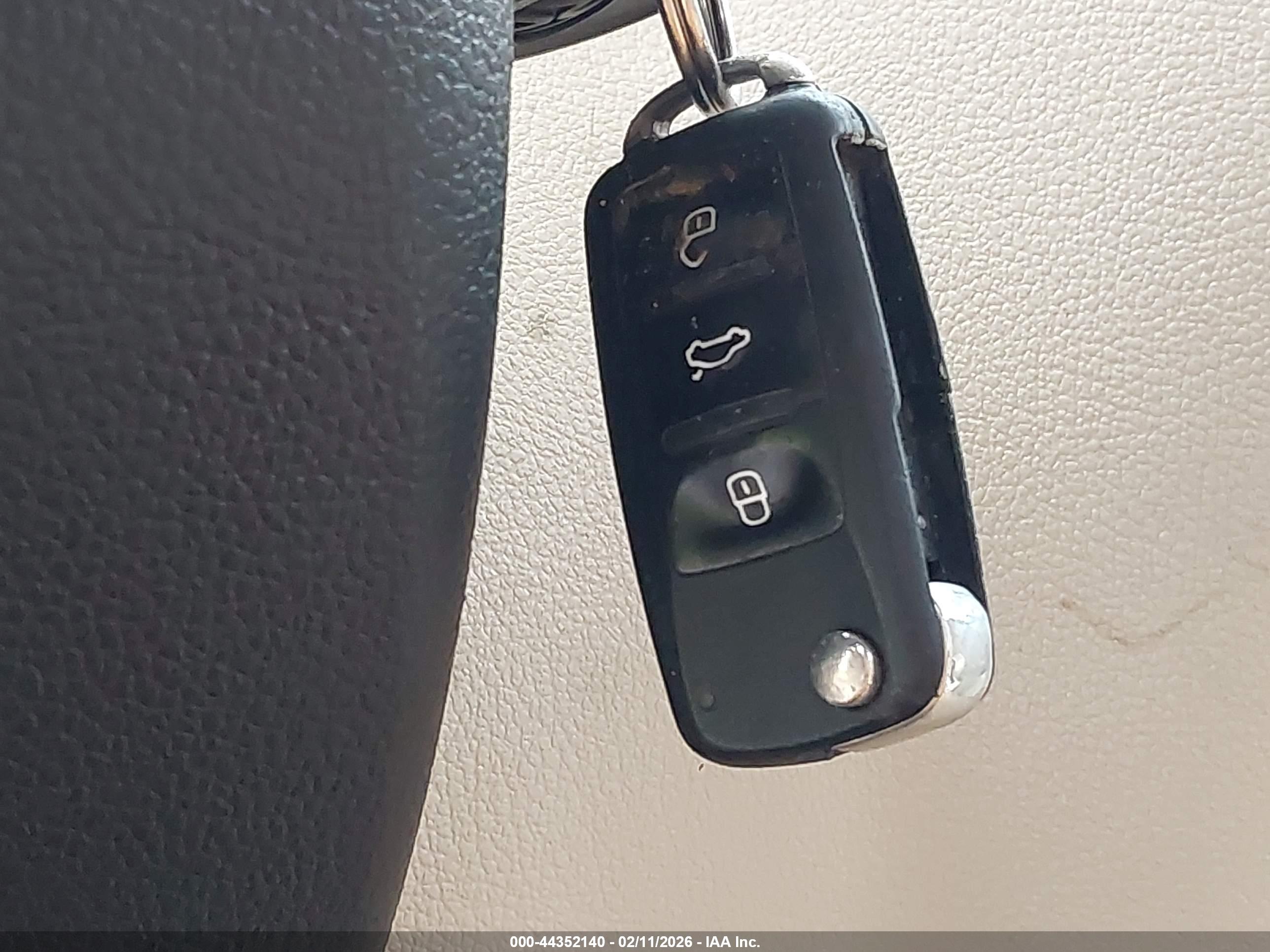 VOLKSWAGEN TIGUAN image 11