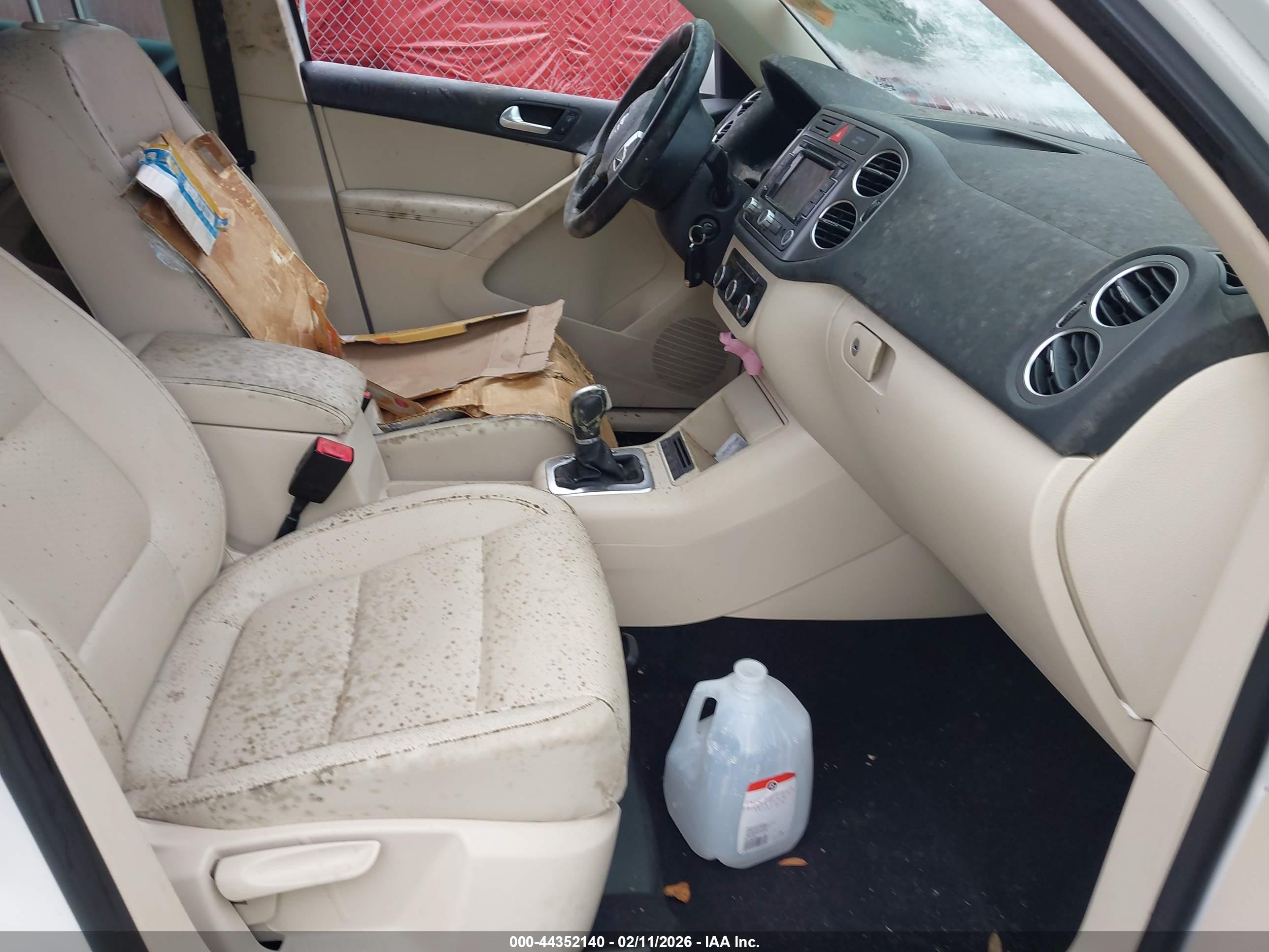 VOLKSWAGEN TIGUAN image 5
