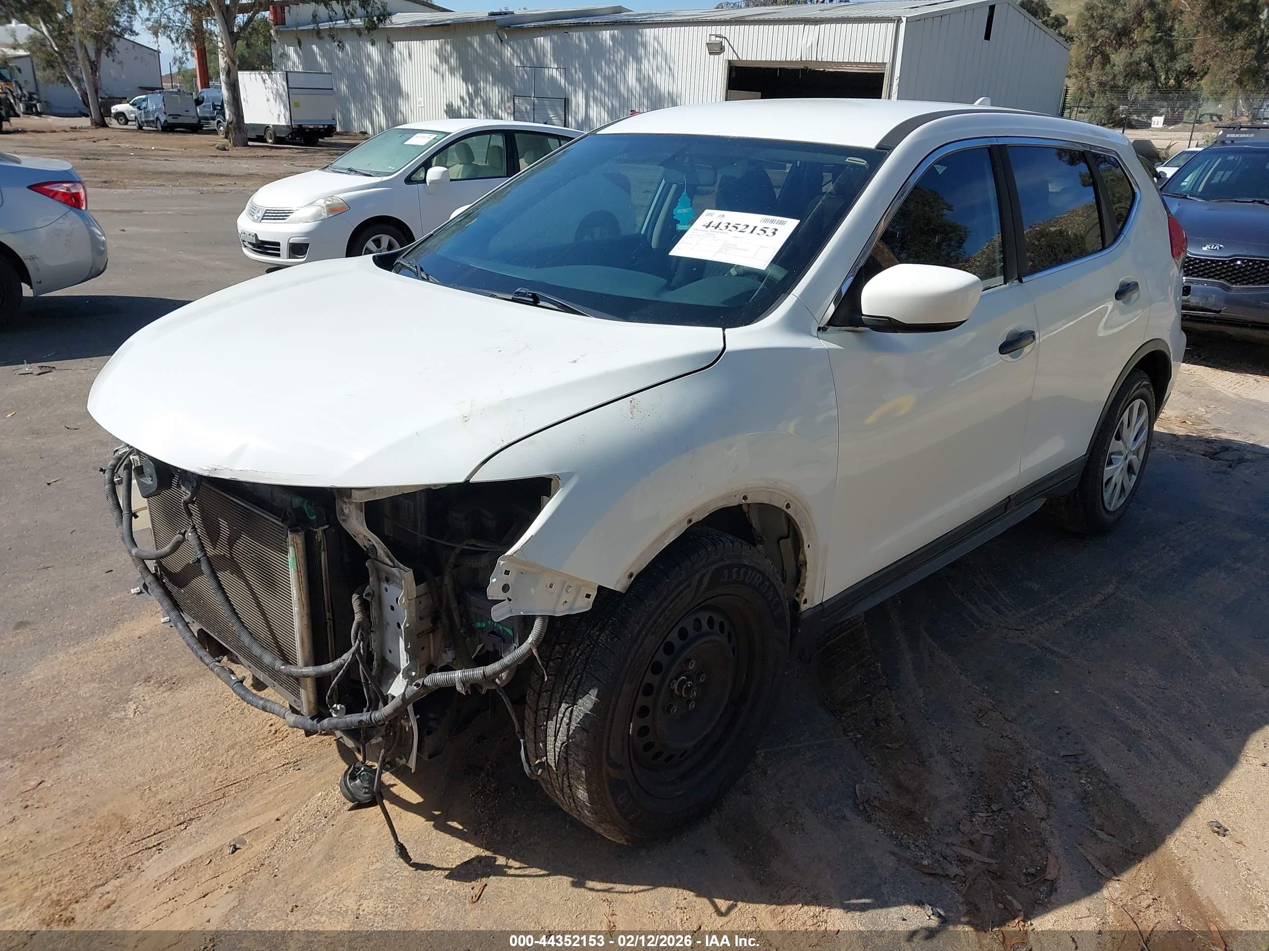 NISSAN ROGUE image 2