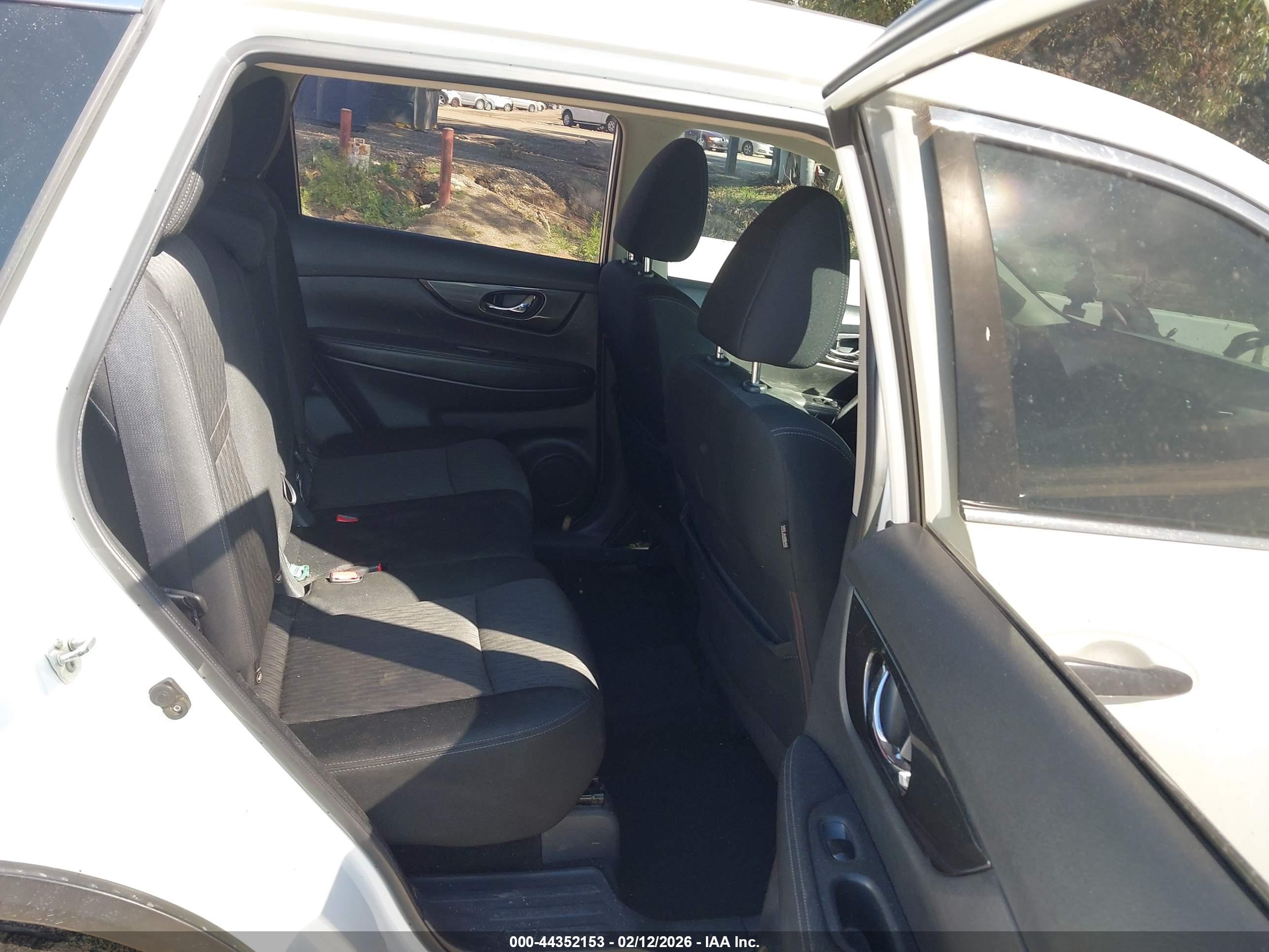 NISSAN ROGUE image 8