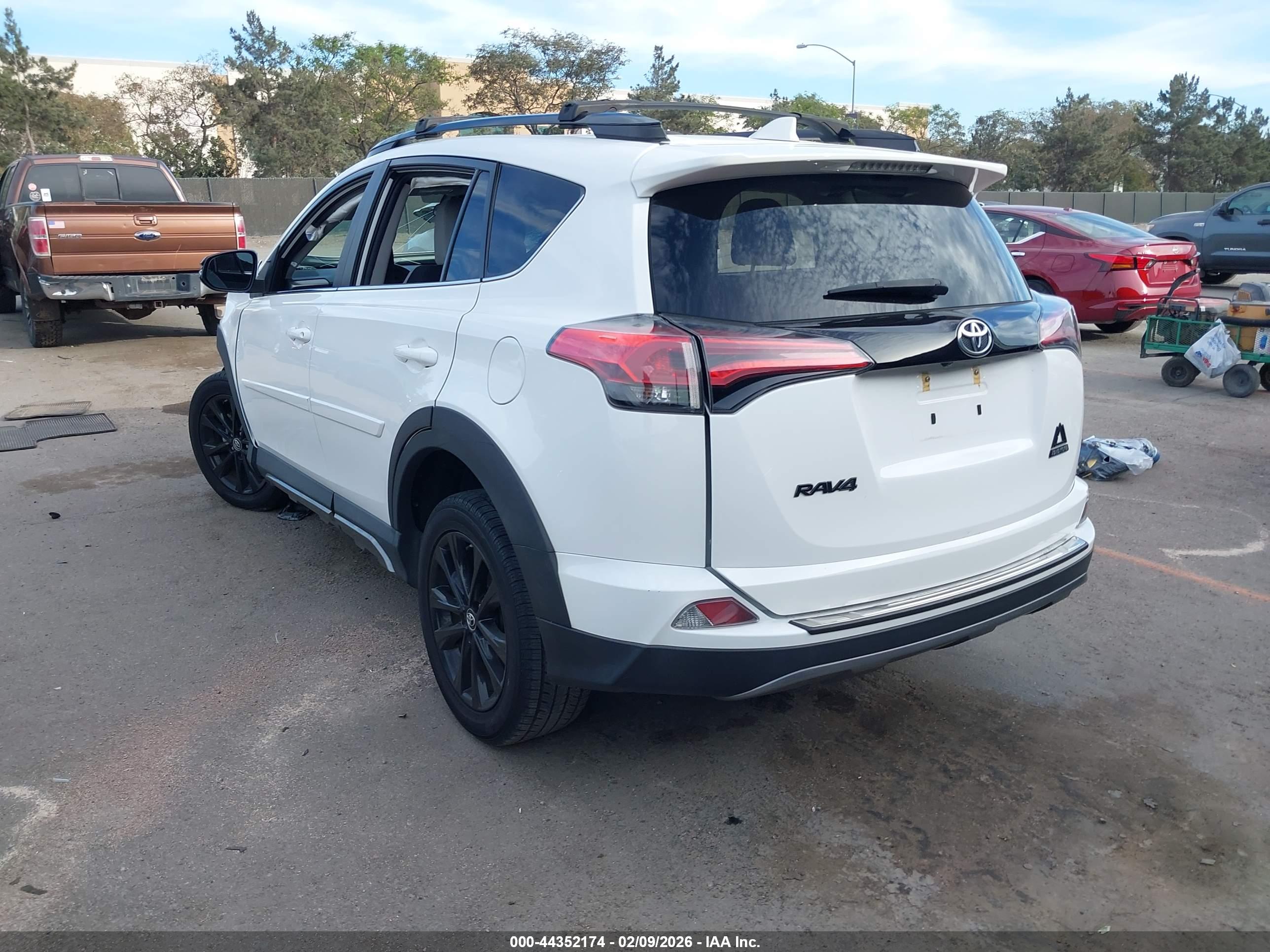 TOYOTA RAV4 image 3