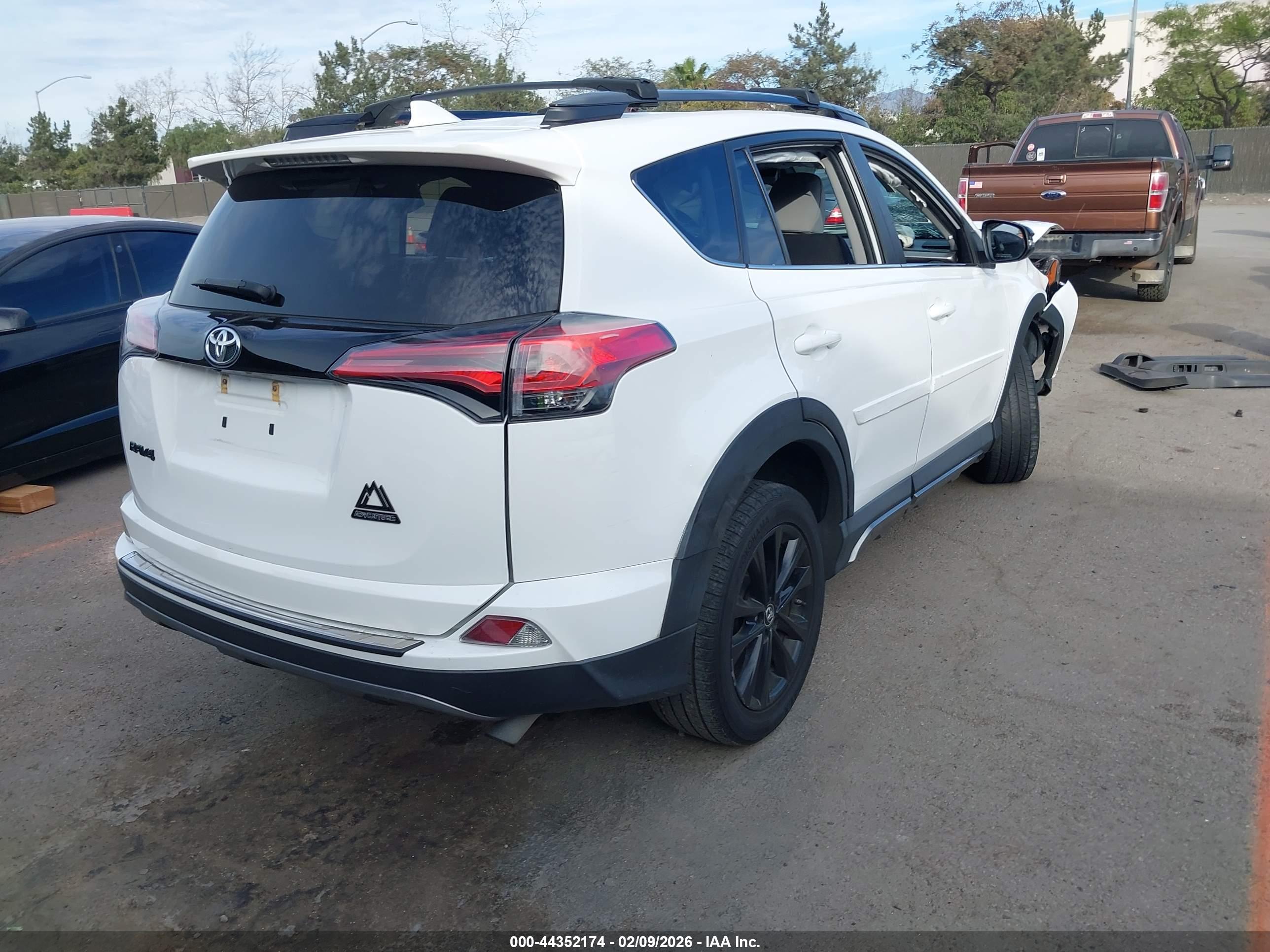 TOYOTA RAV4 image 4