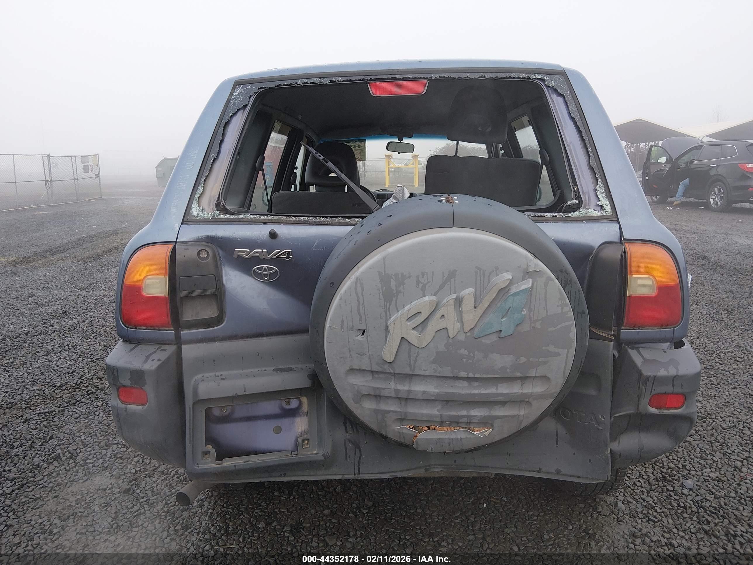 TOYOTA RAV4 image 6