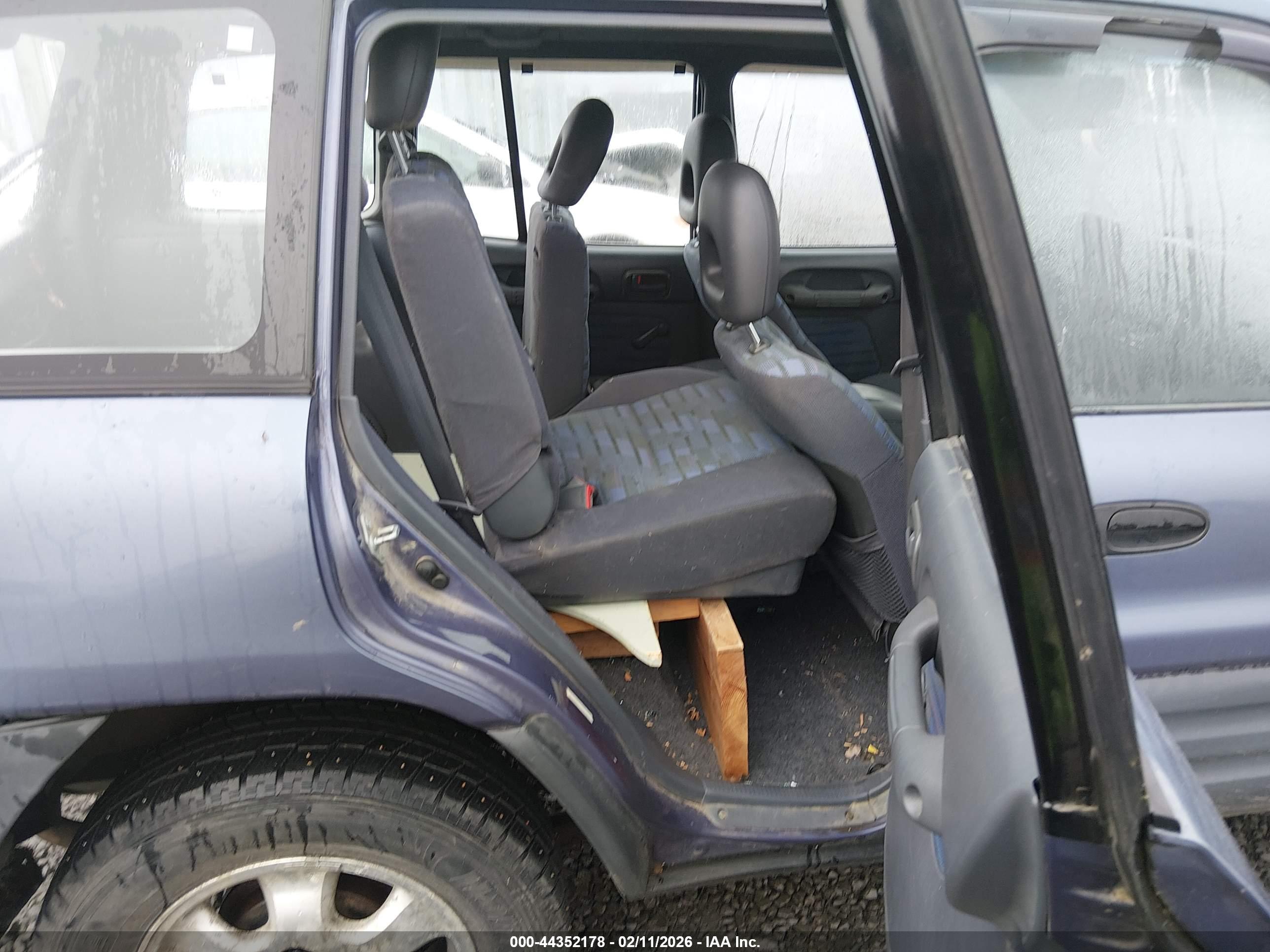 TOYOTA RAV4 image 8