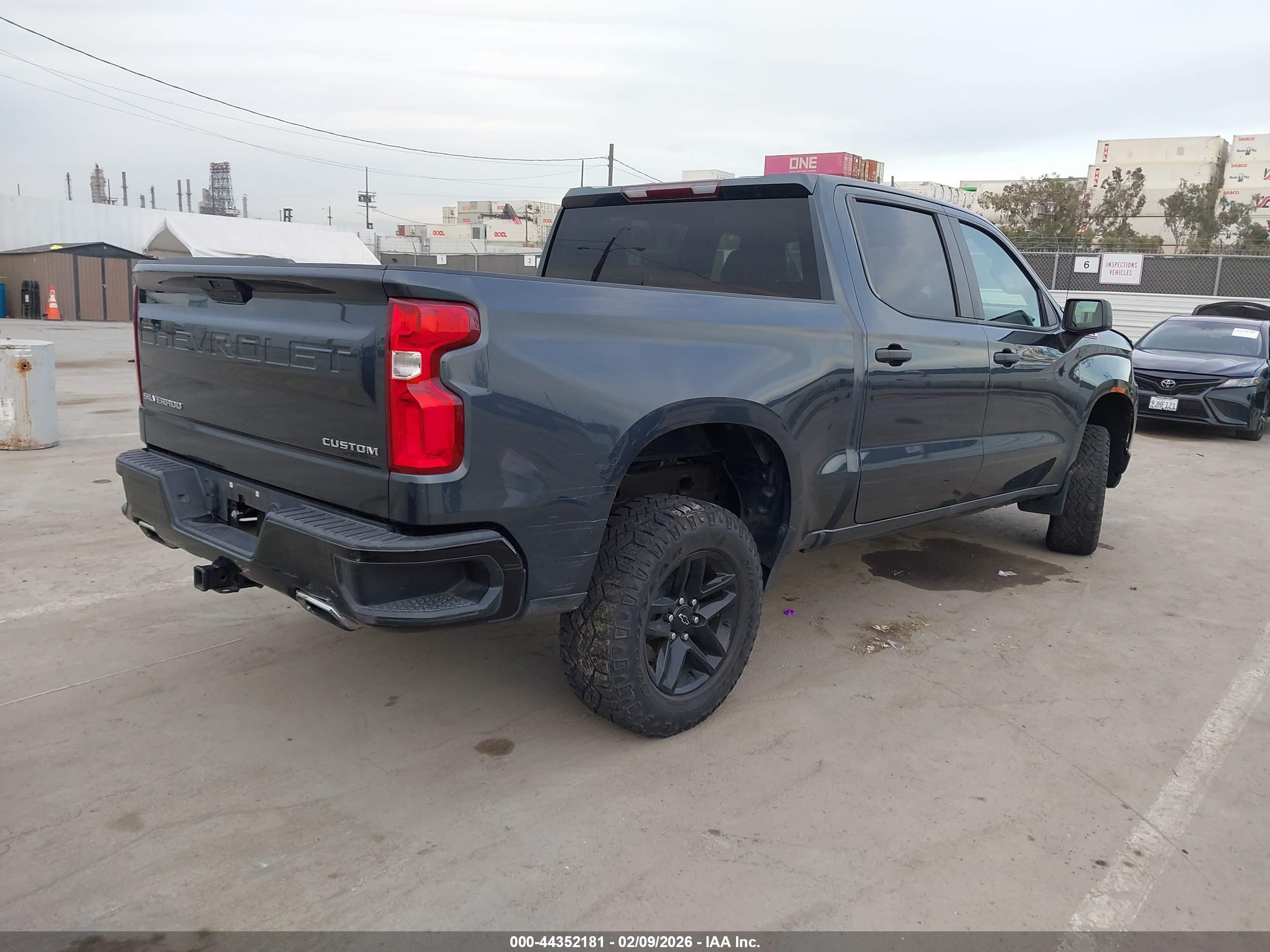 CHEVROLET SILVERADO image 4