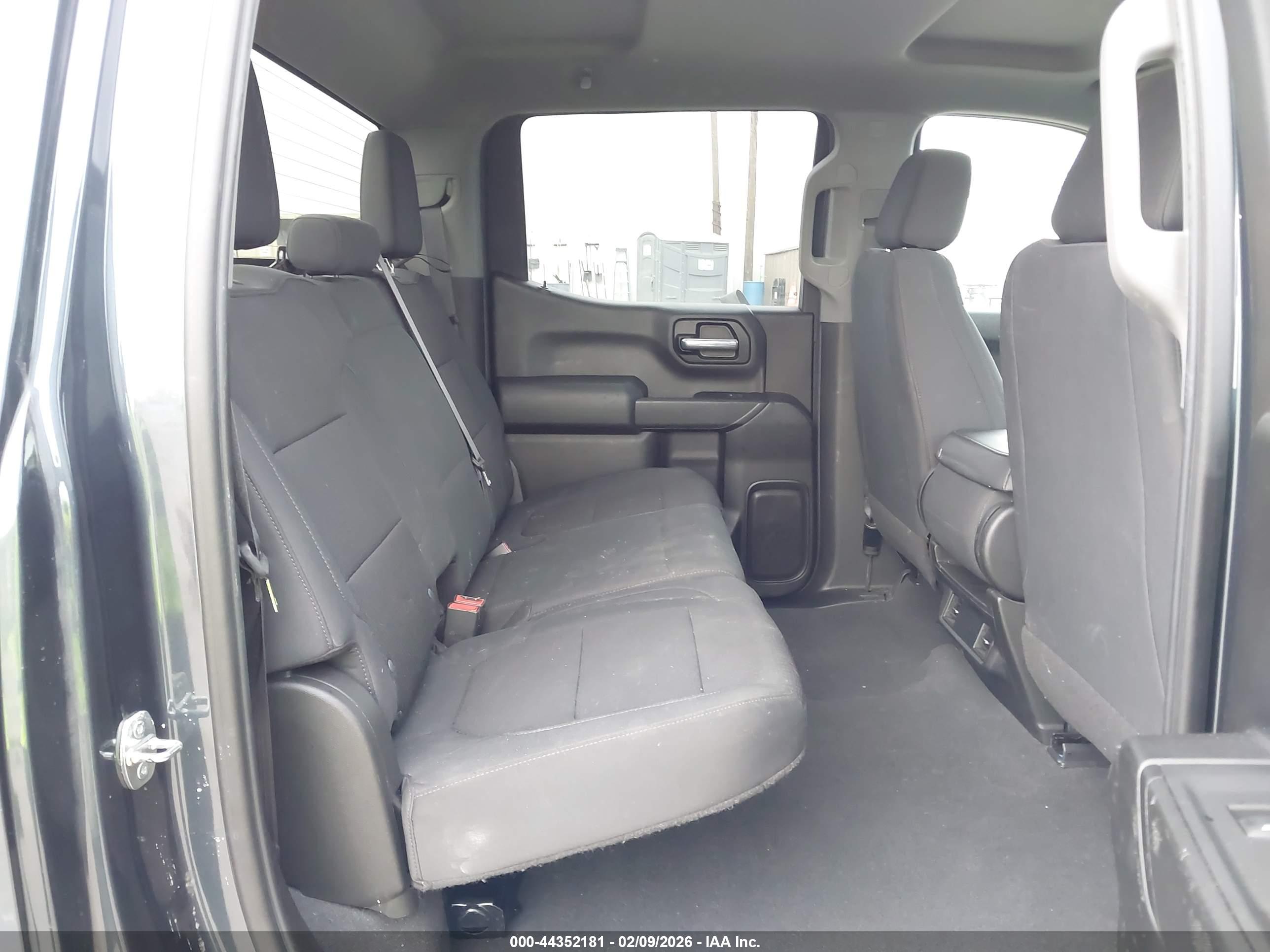CHEVROLET SILVERADO image 8