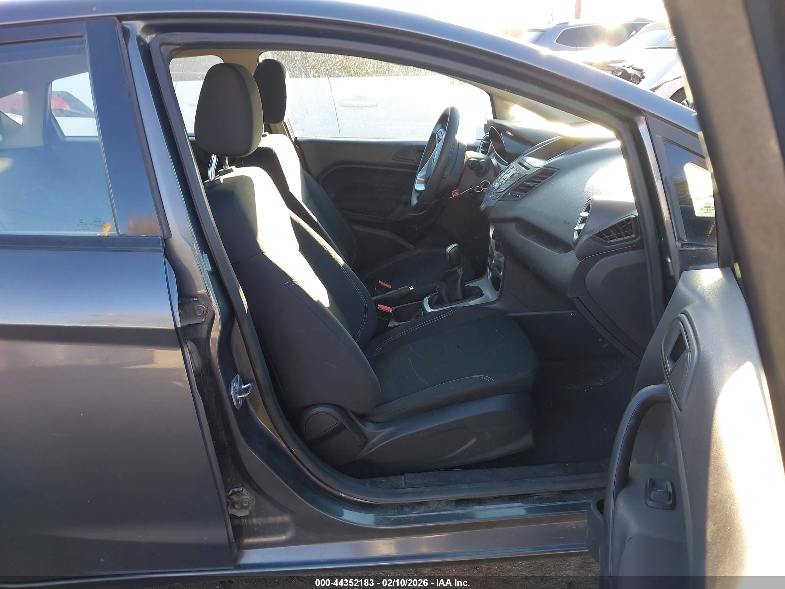 FORD FIESTA image 5