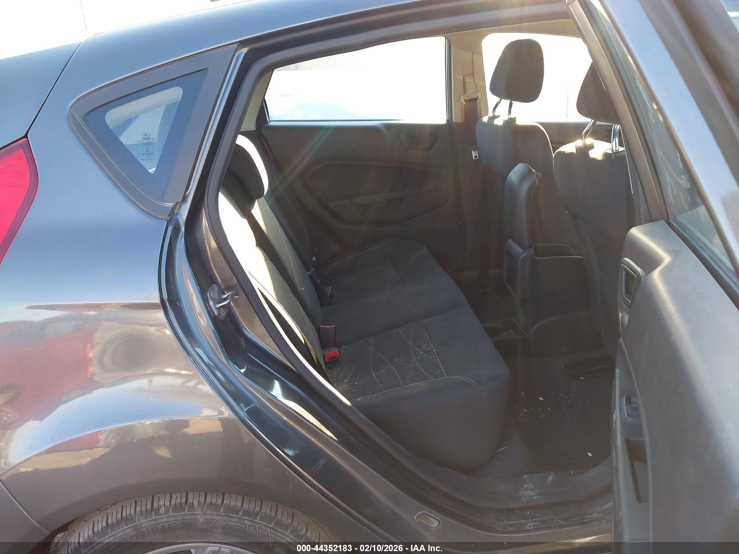 FORD FIESTA image 8