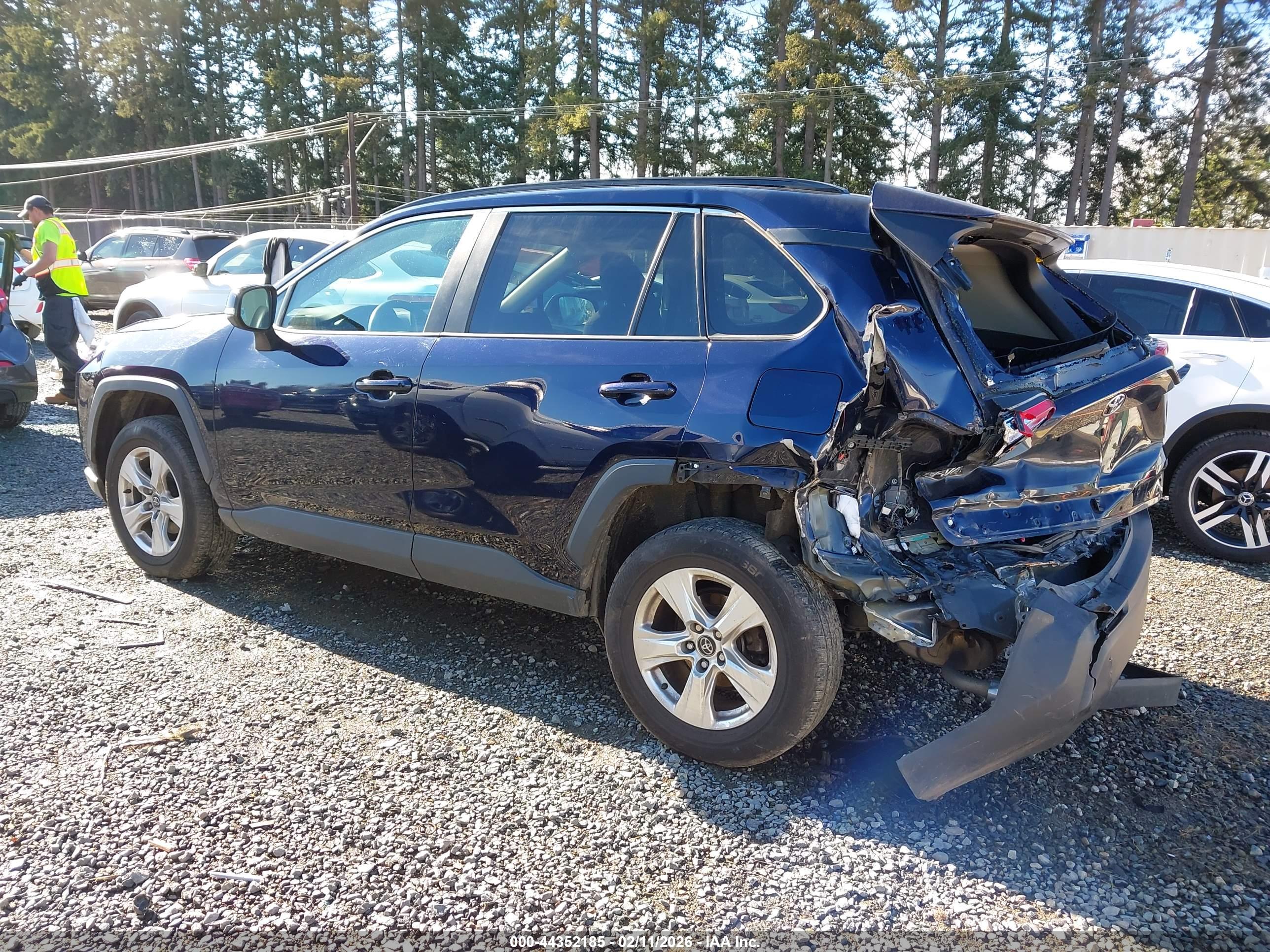 TOYOTA RAV4 image 3