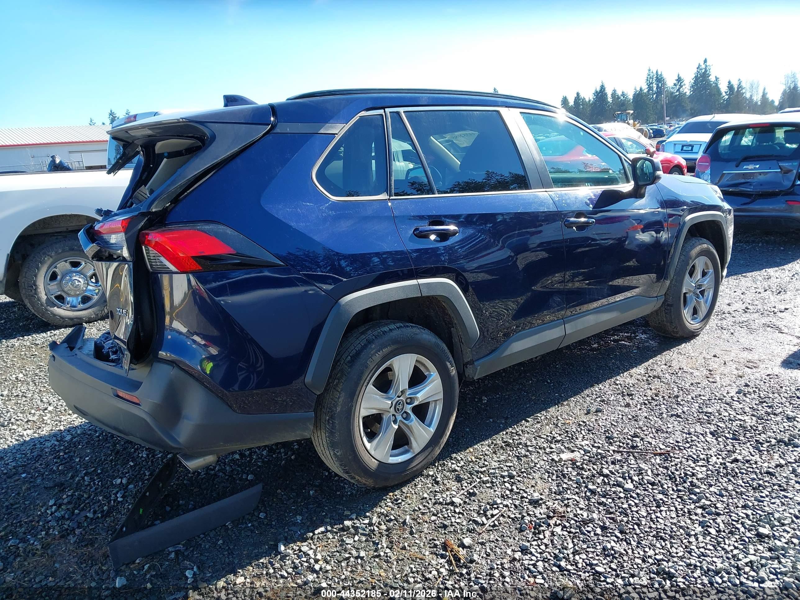 TOYOTA RAV4 image 4