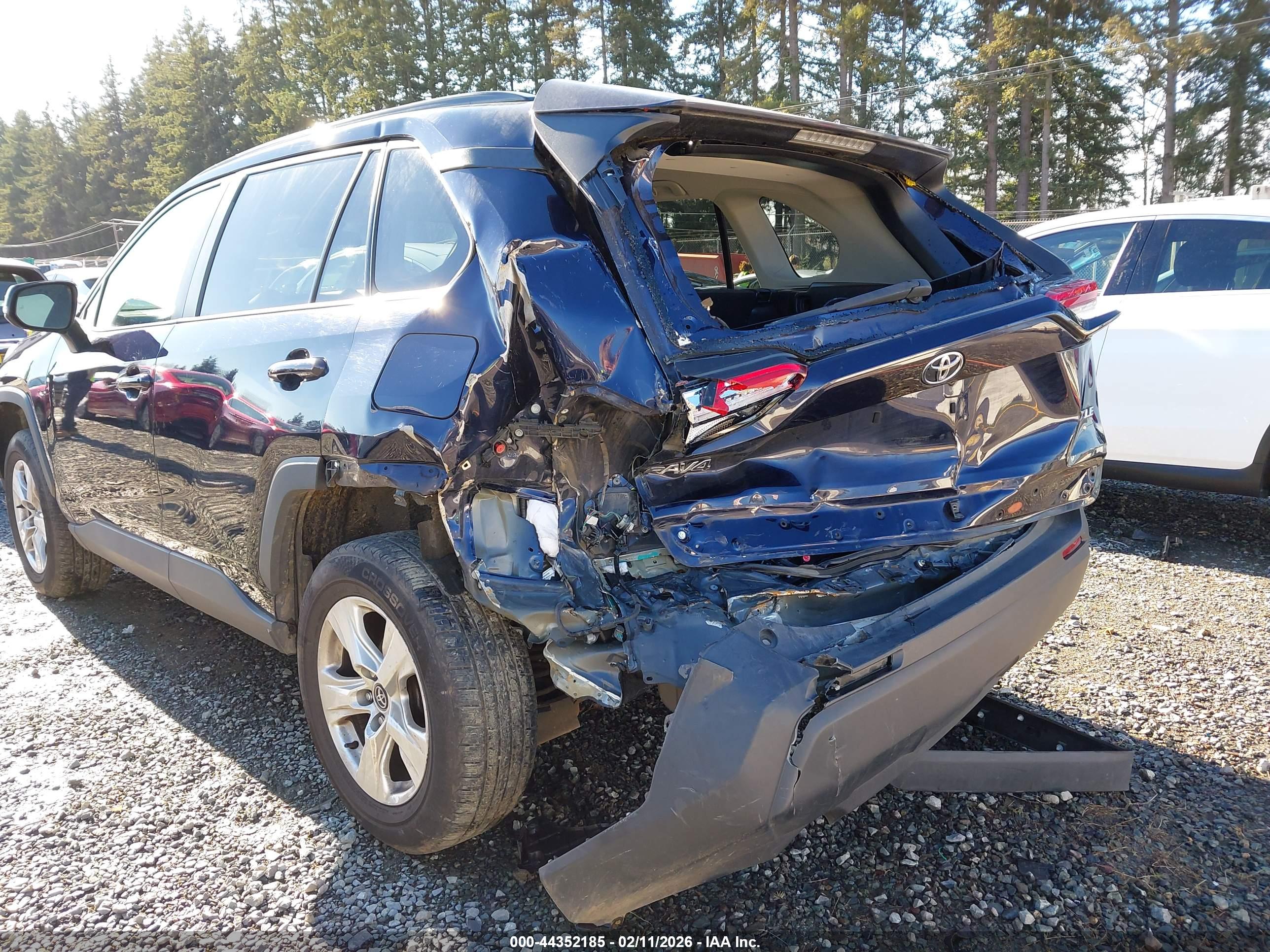 TOYOTA RAV4 image 6
