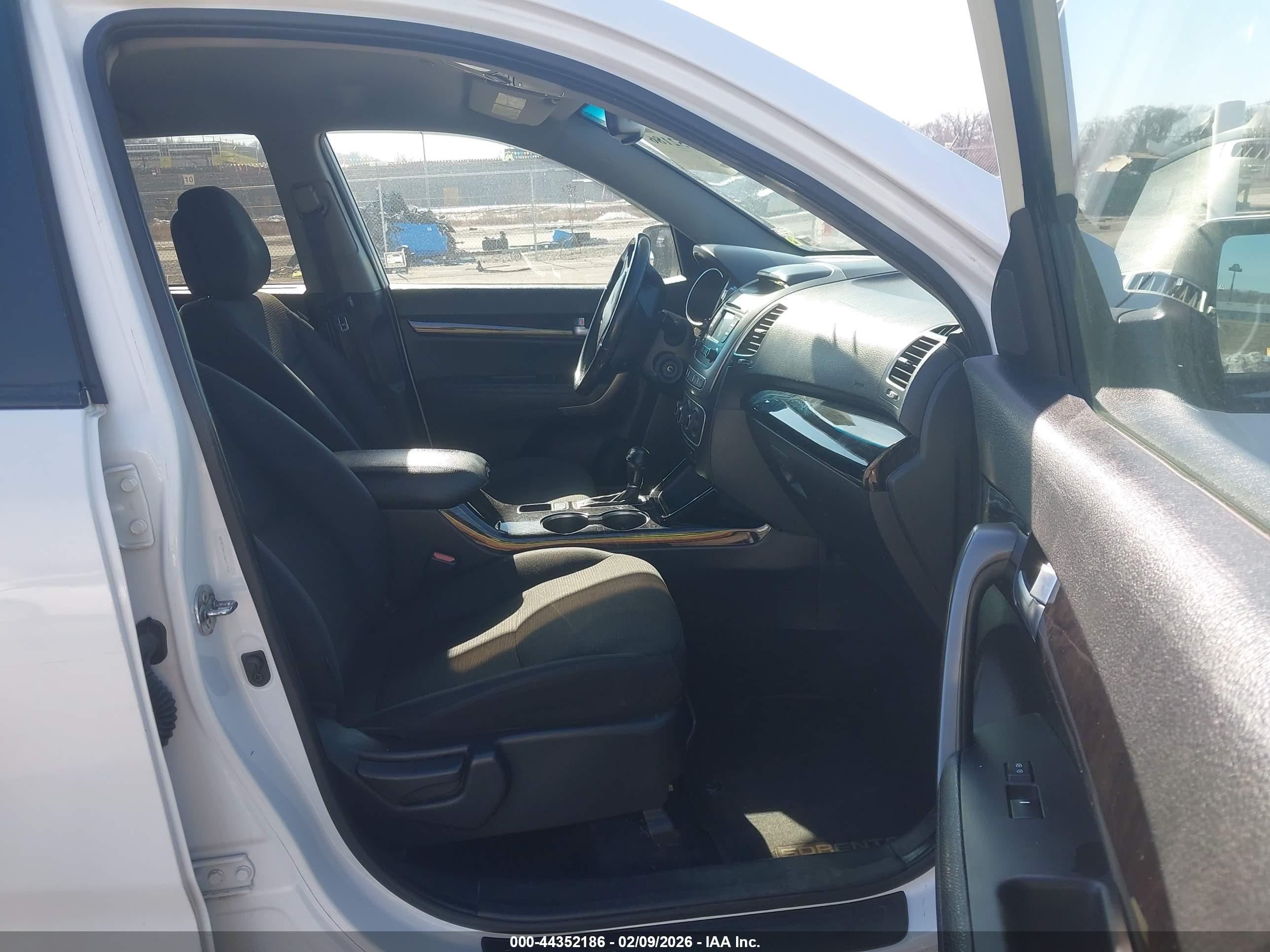 KIA SORENTO image 5