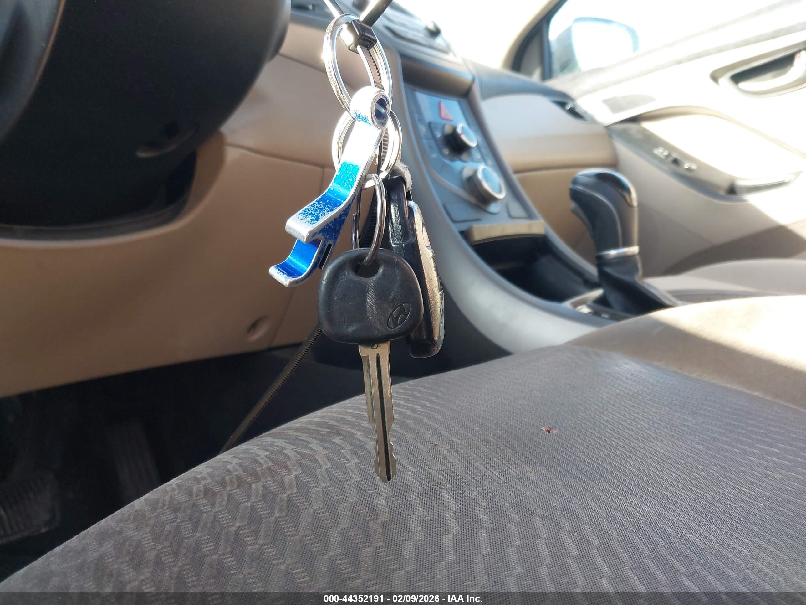 HYUNDAI ELANTRA image 11