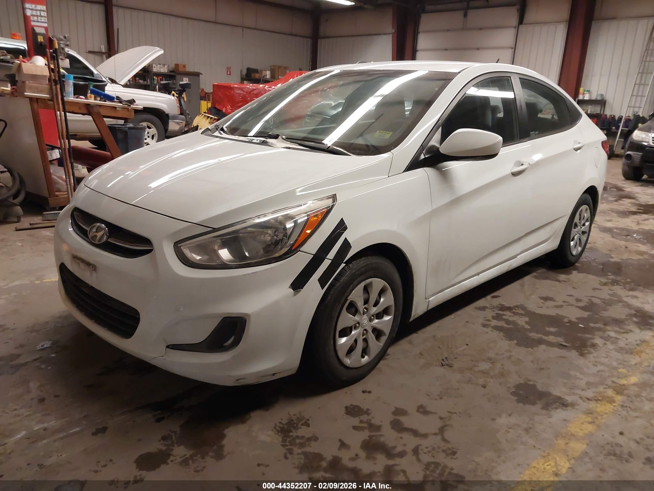 HYUNDAI ACCENT image 2