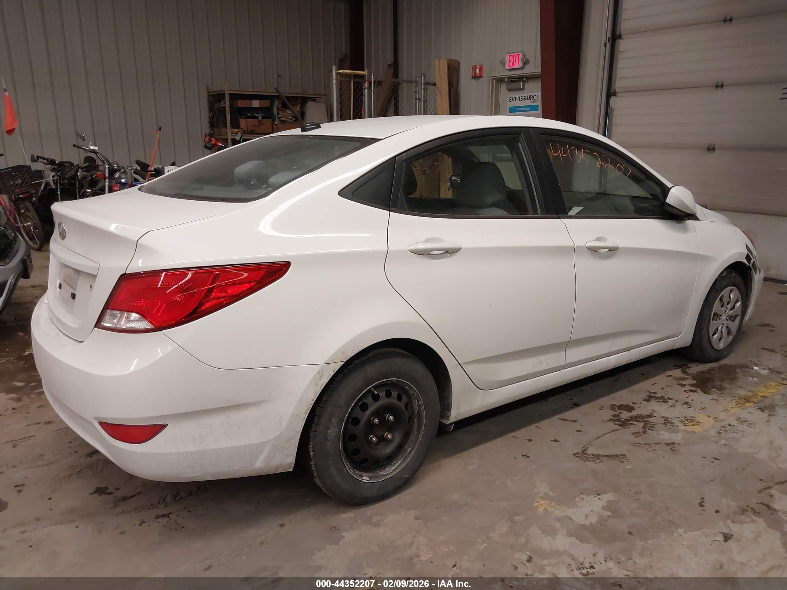 HYUNDAI ACCENT image 4