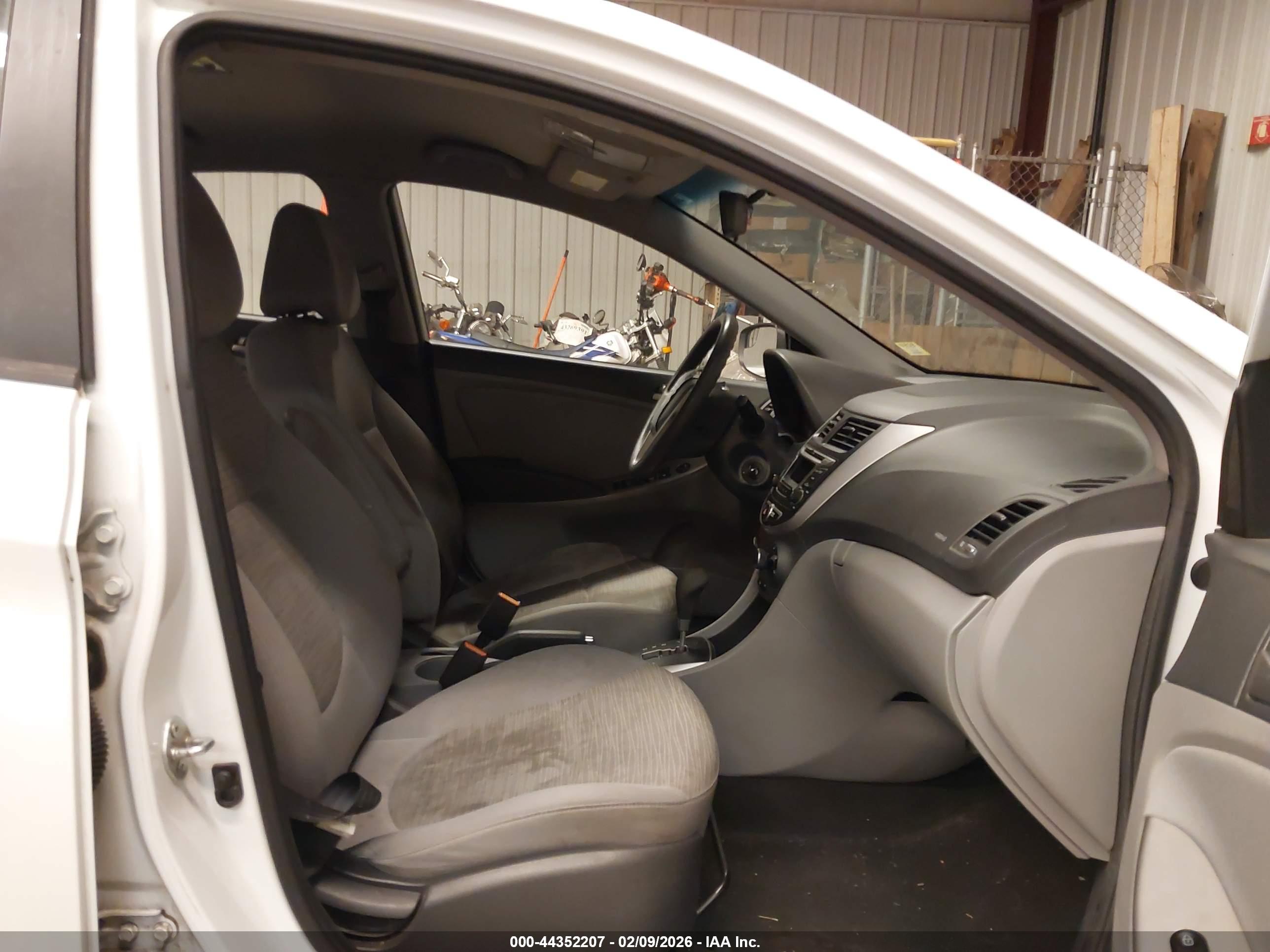HYUNDAI ACCENT image 5