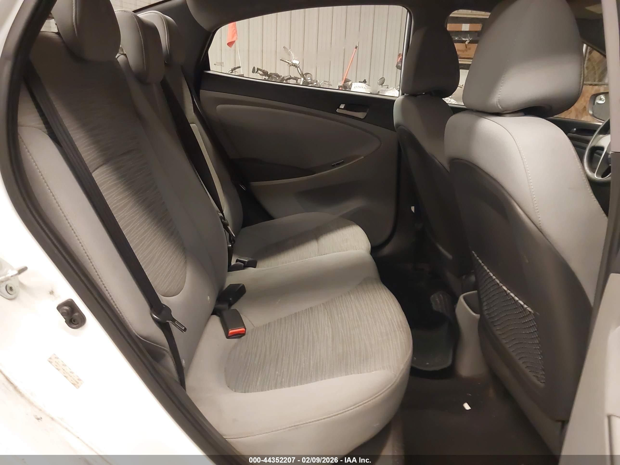 HYUNDAI ACCENT image 8