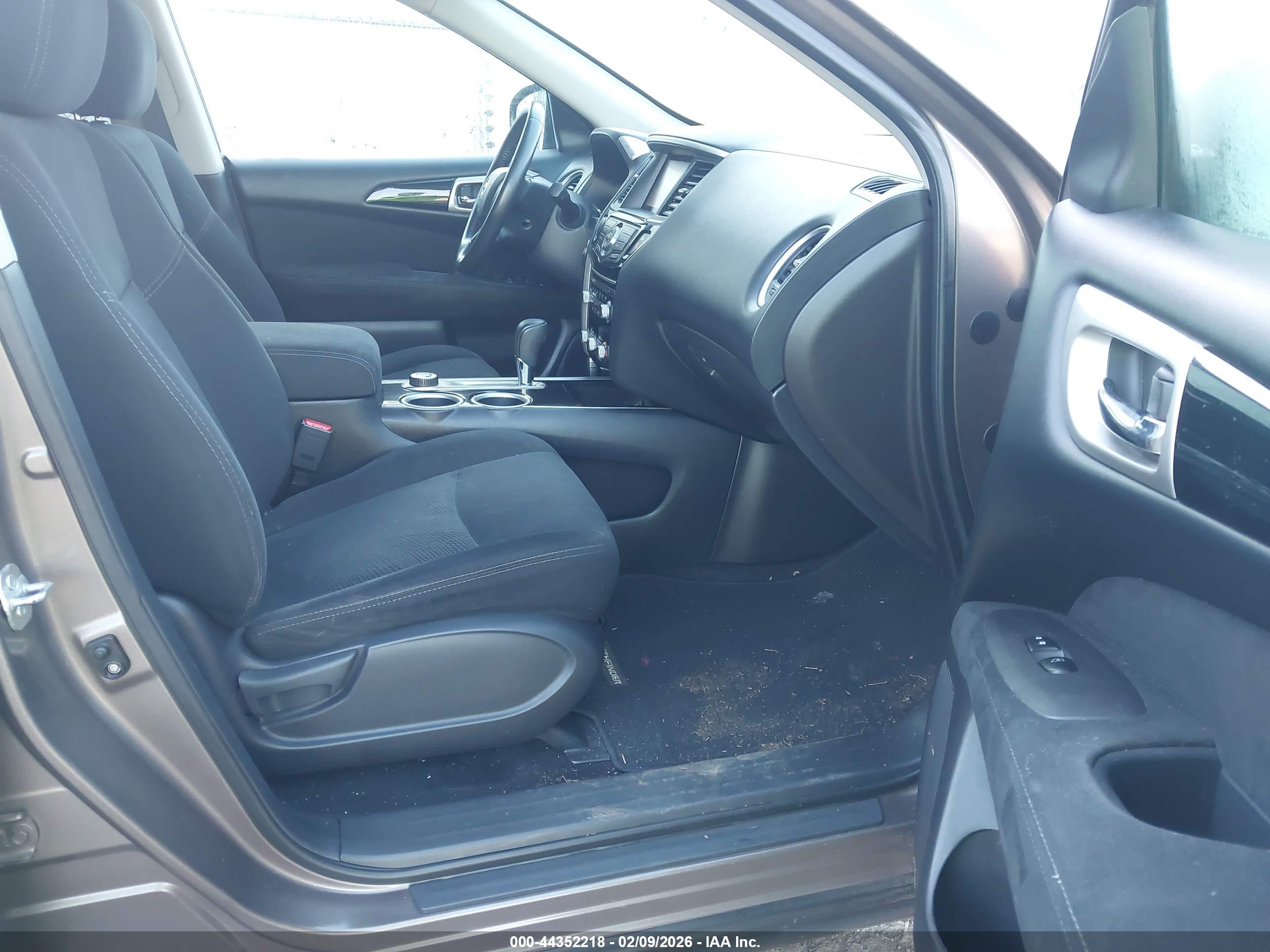 NISSAN PATHFINDER image 5