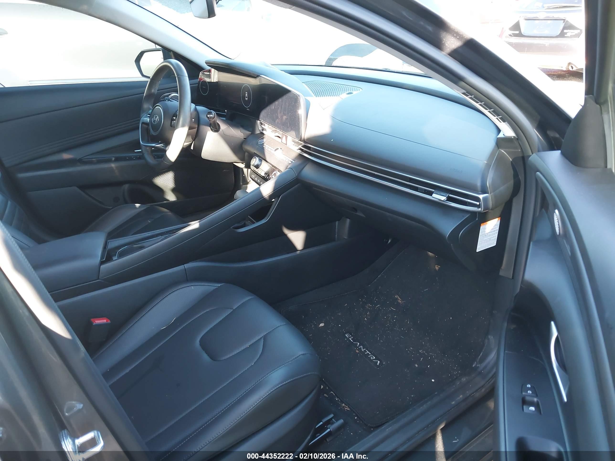HYUNDAI ELANTRA image 5