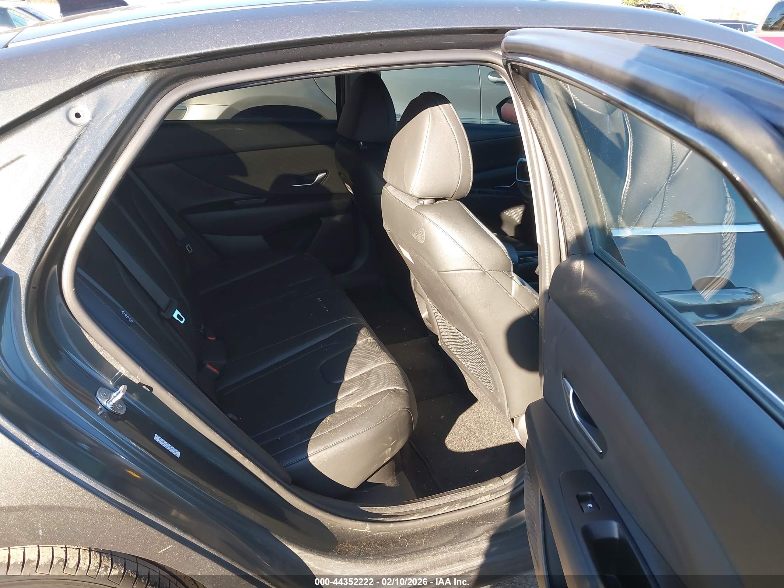 HYUNDAI ELANTRA image 8