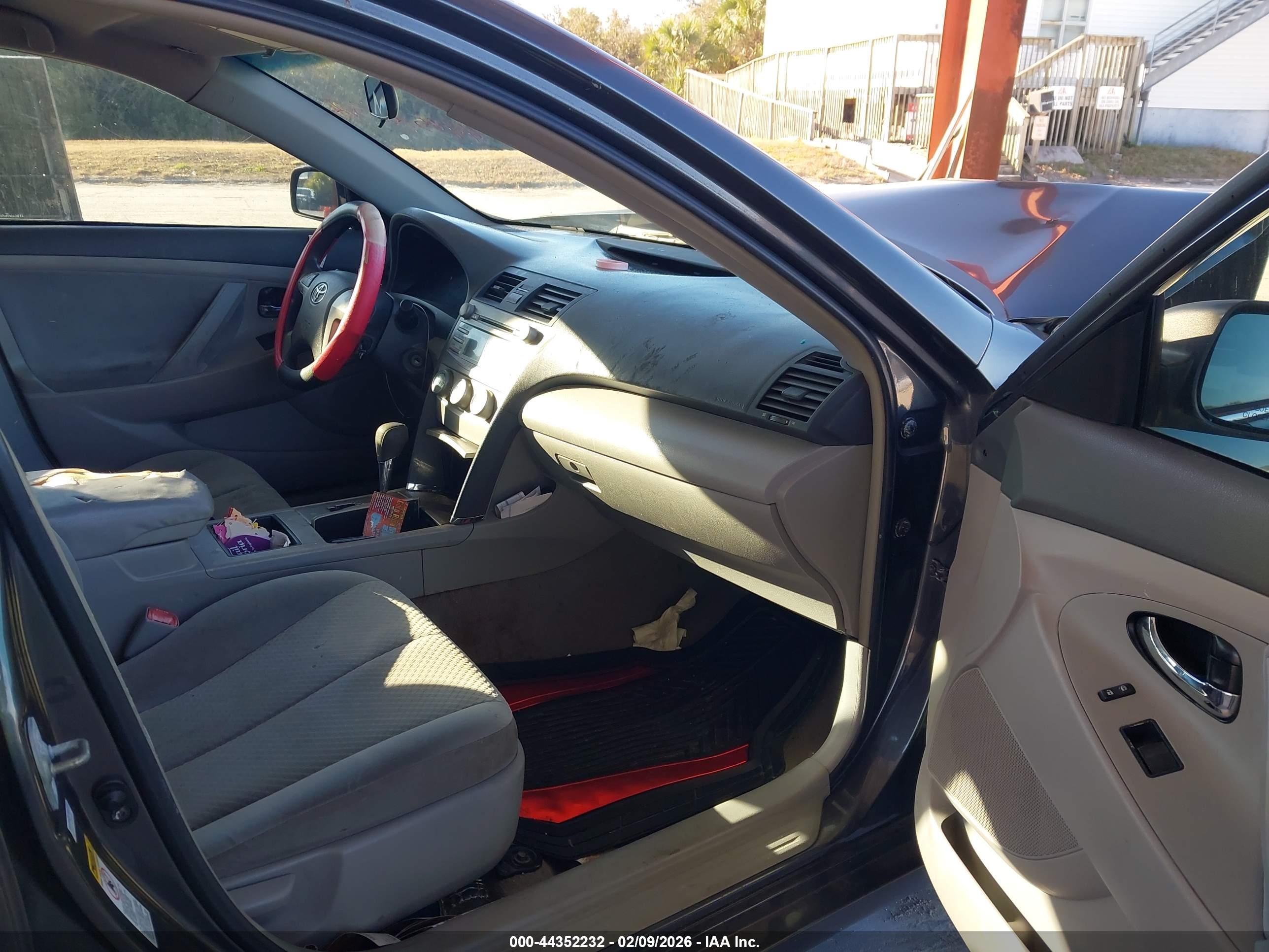 TOYOTA CAMRY image 5