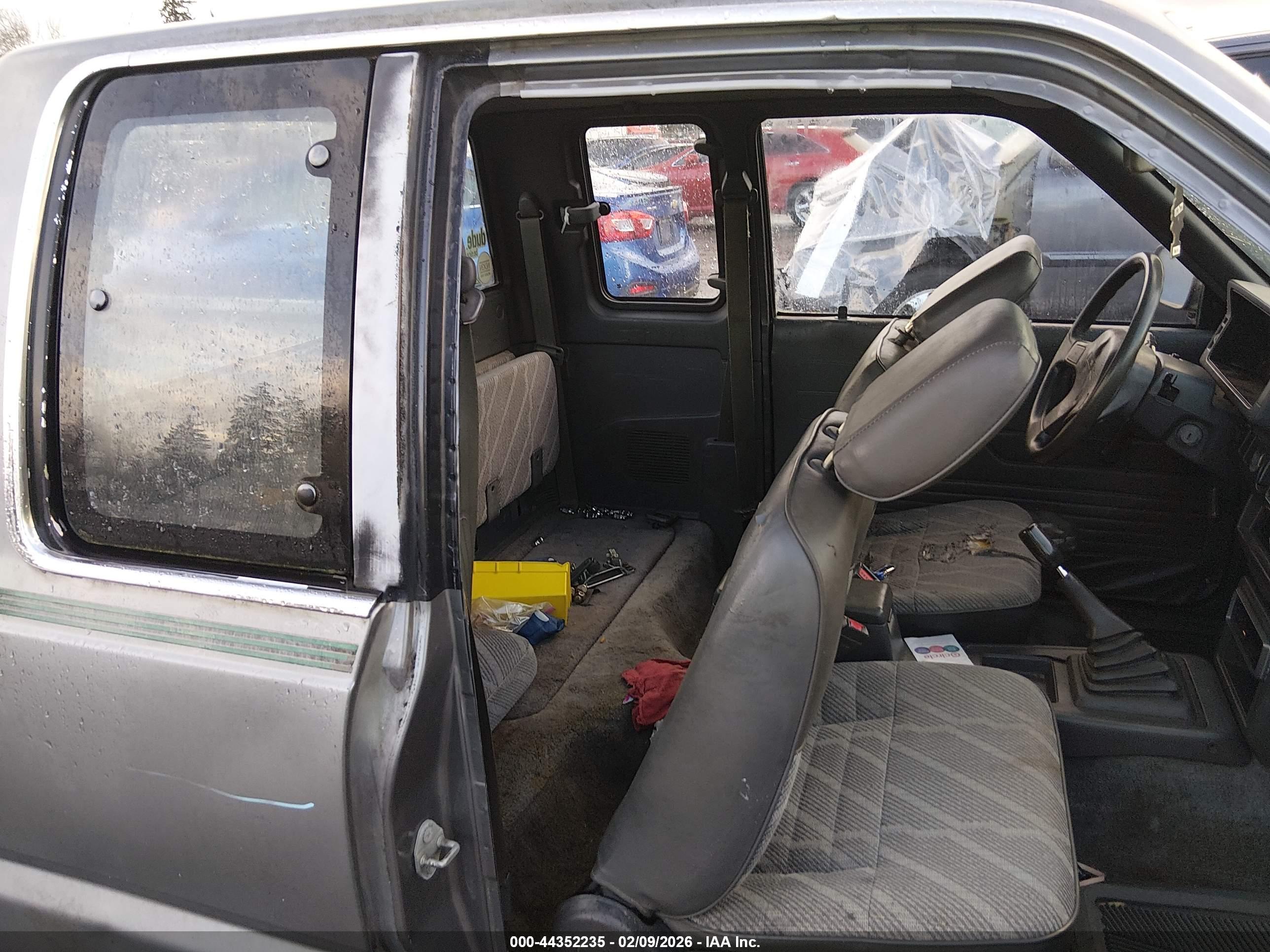 MAZDA B2600 image 8