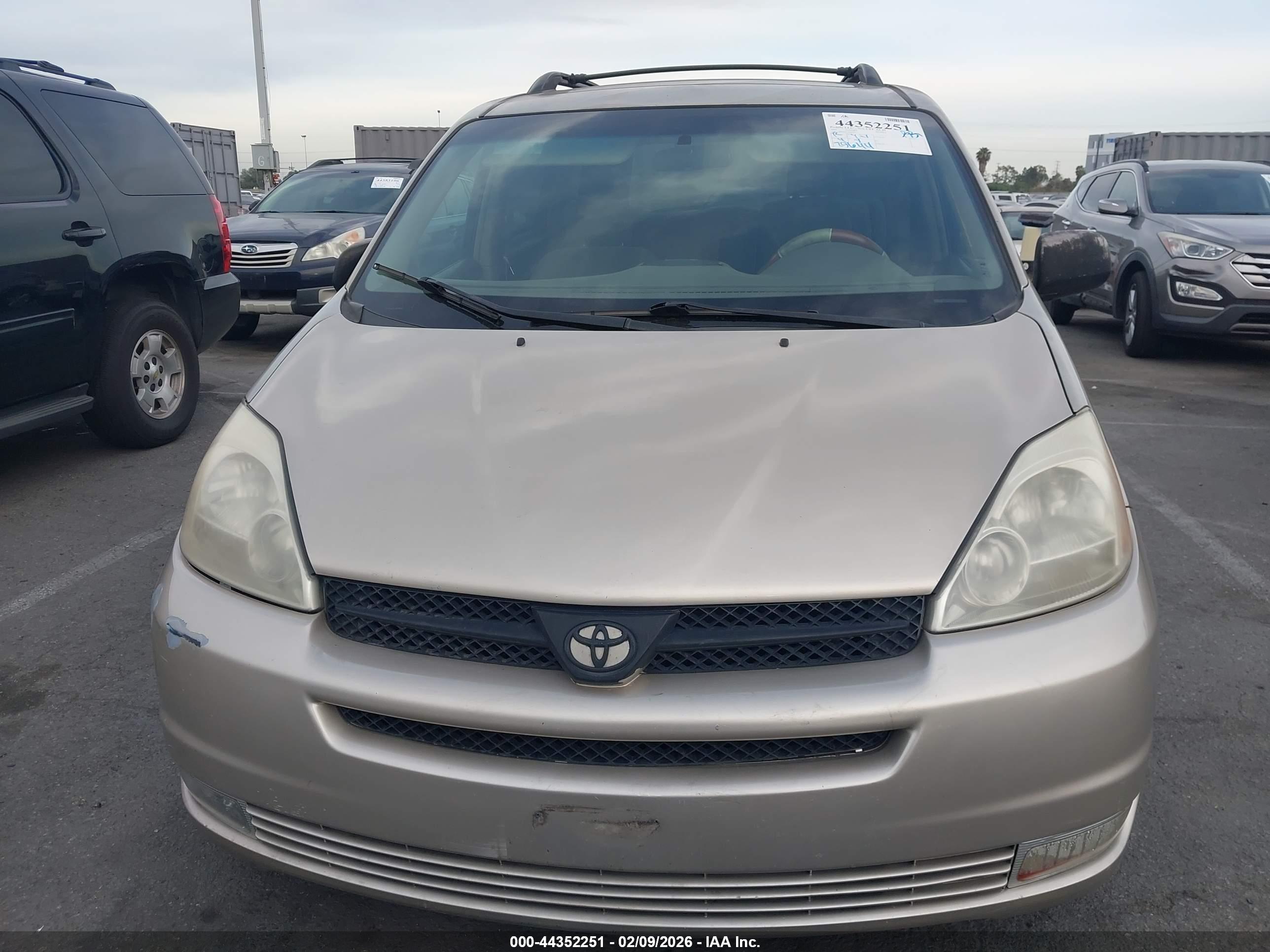 TOYOTA SIENNA image 6