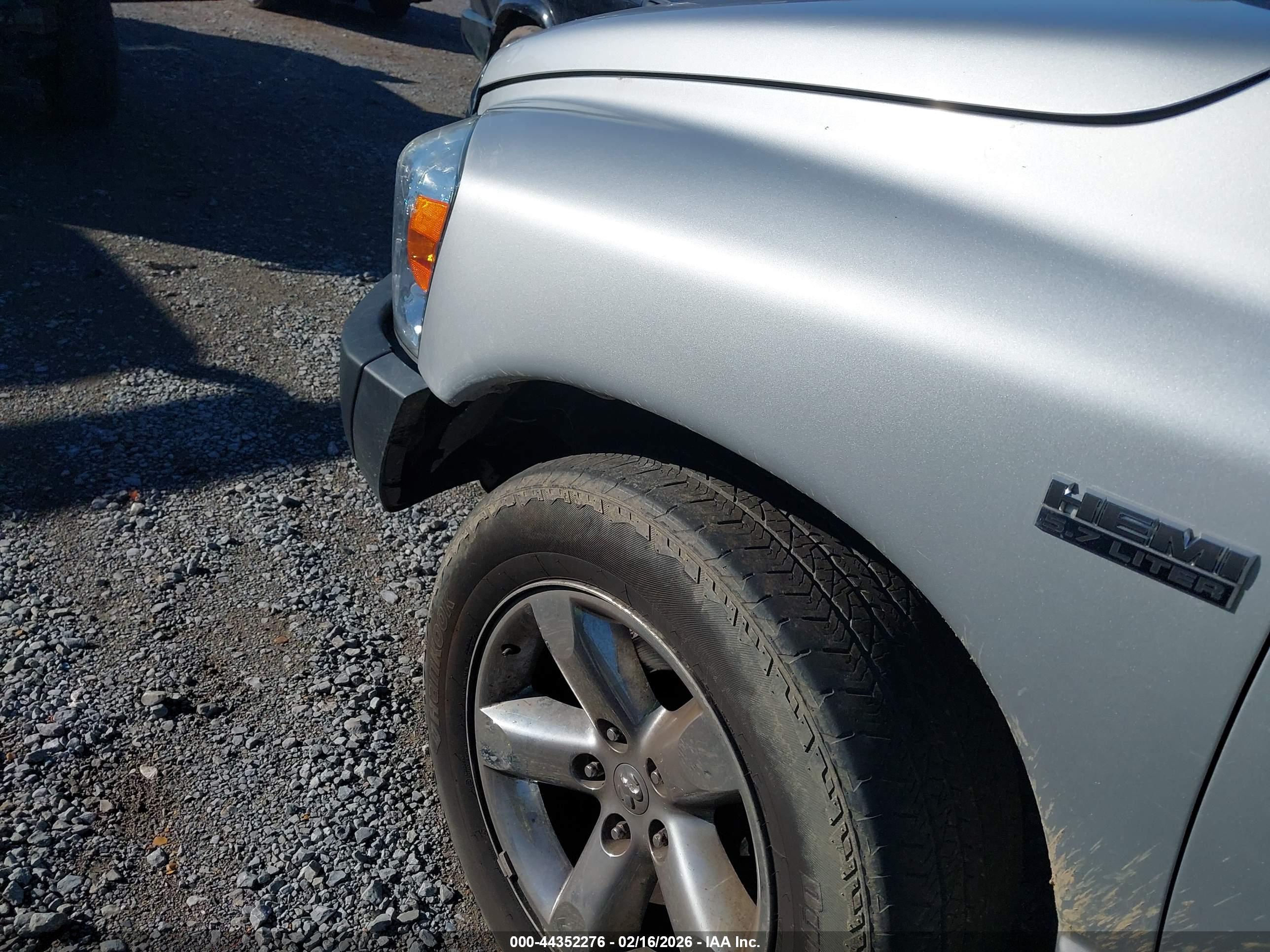DODGE RAM image 6
