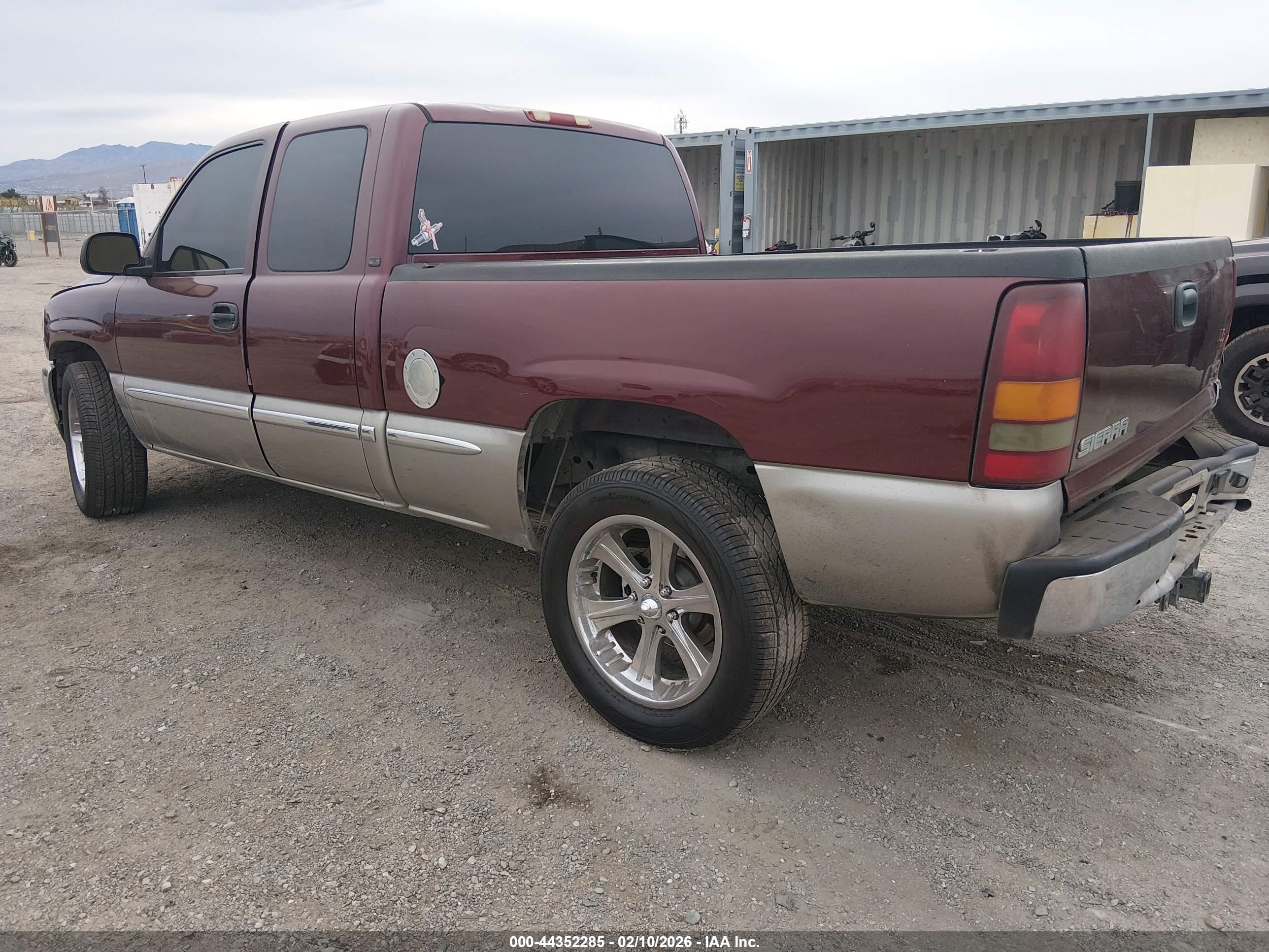 GMC SIERRA image 3