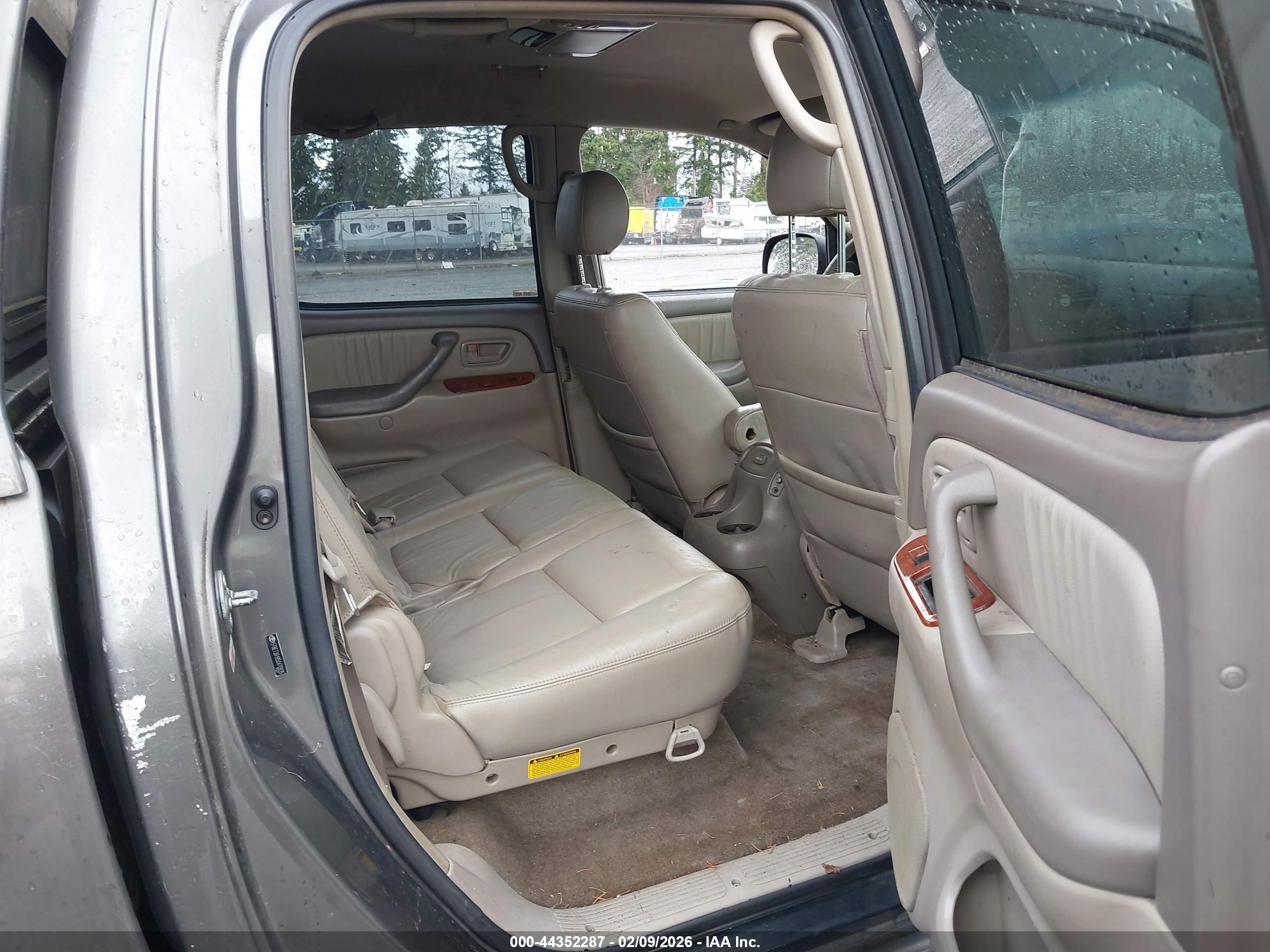TOYOTA TUNDRA image 8