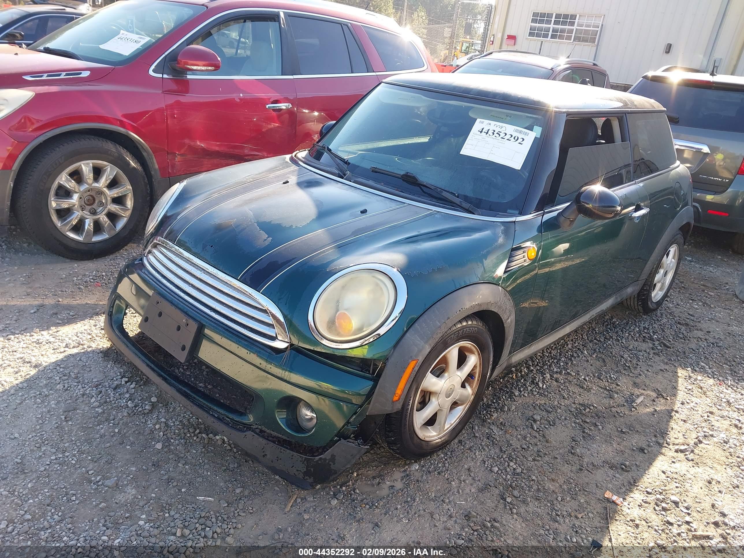 MINI COOPER image 2