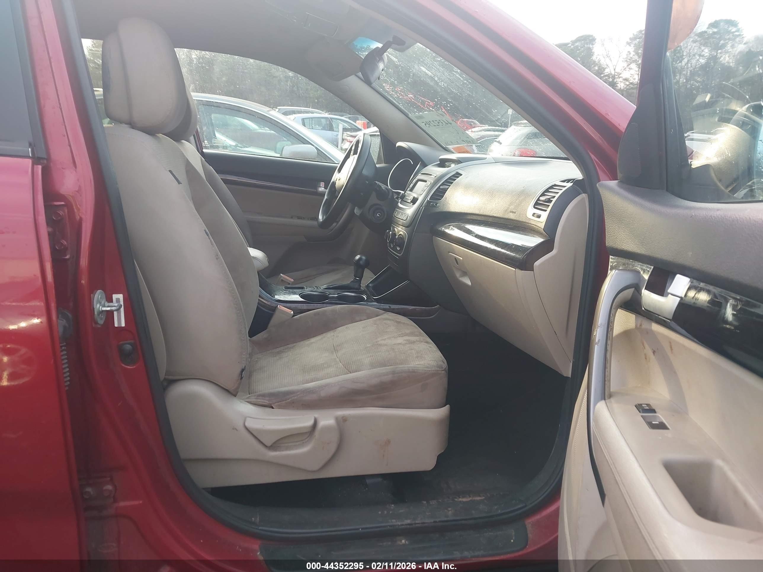 KIA SORENTO image 5