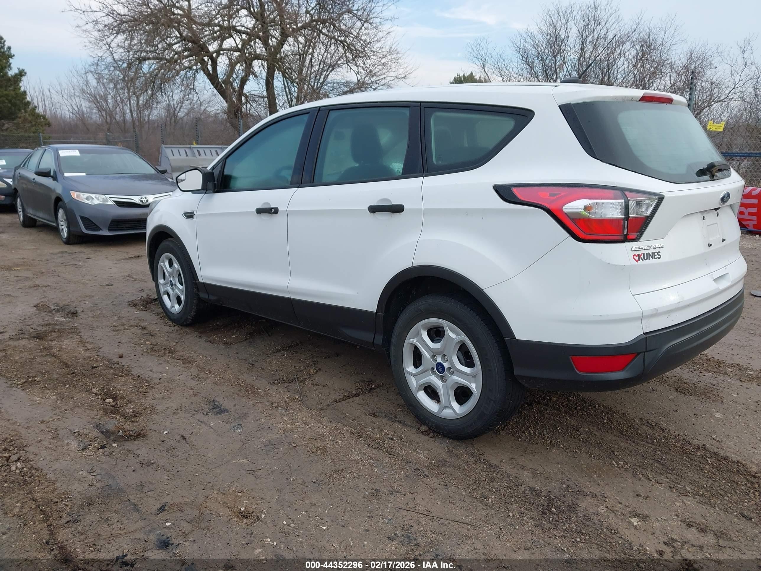 FORD ESCAPE image 3