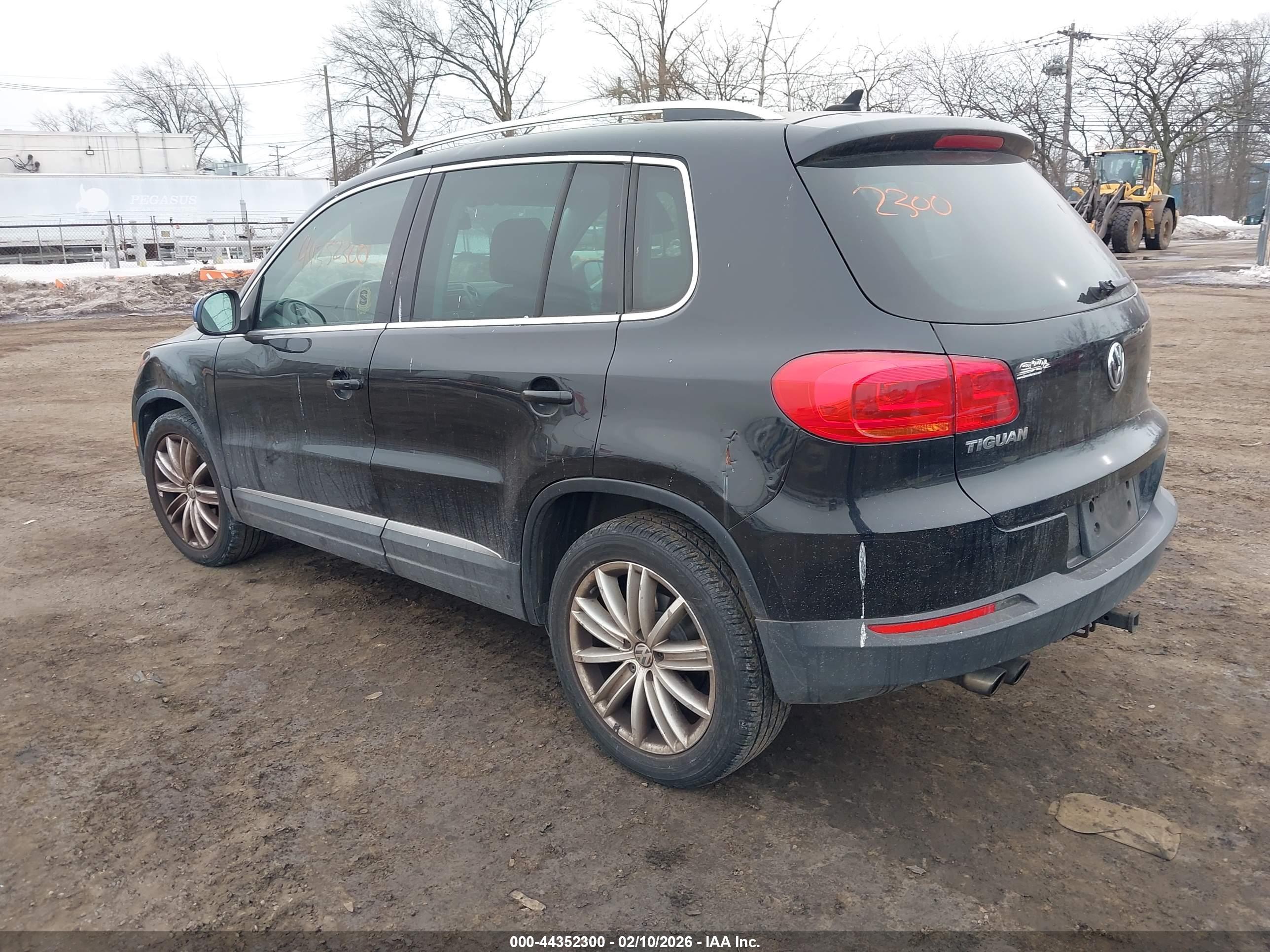 VOLKSWAGEN TIGUAN image 3
