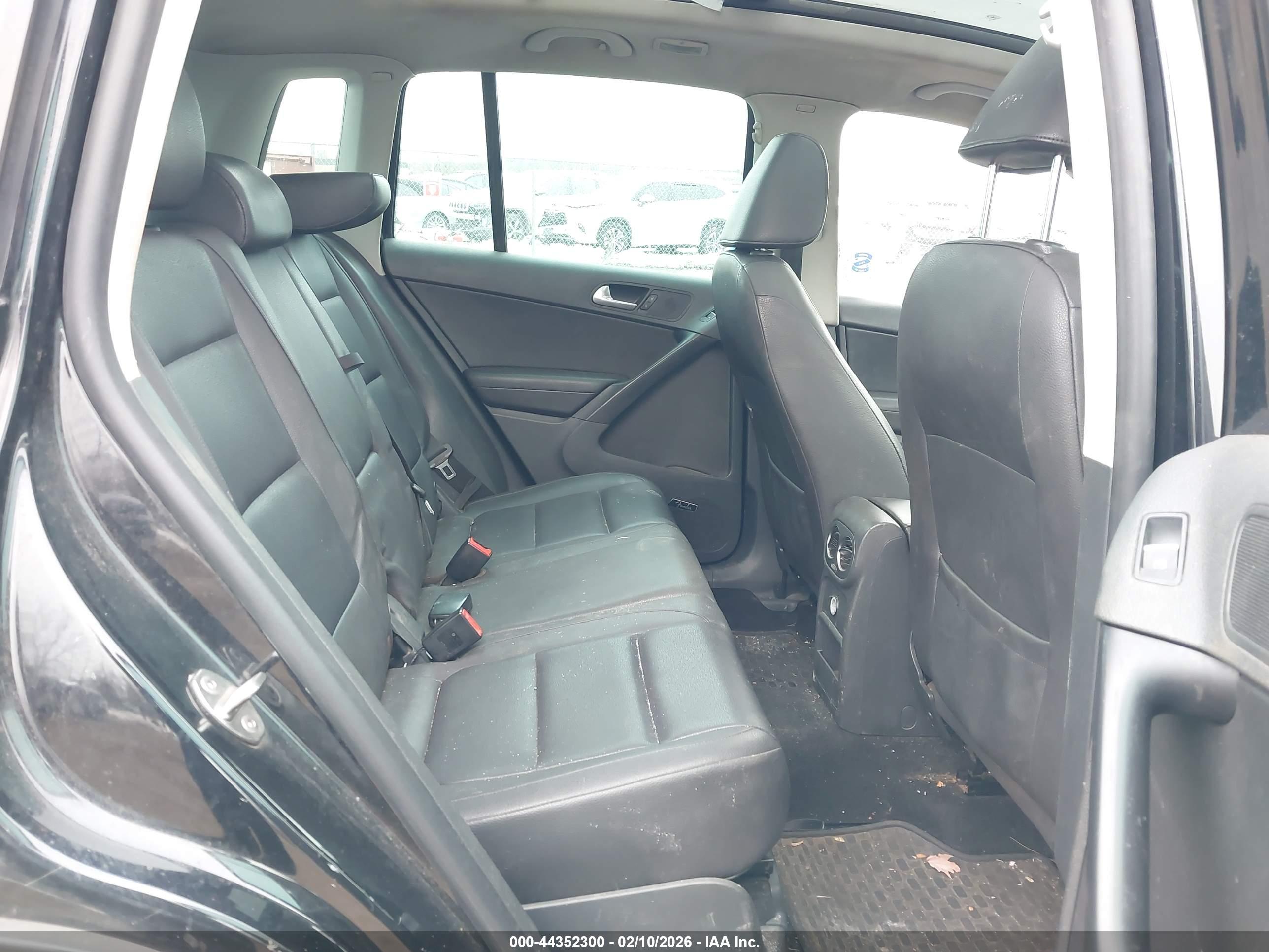 VOLKSWAGEN TIGUAN image 8