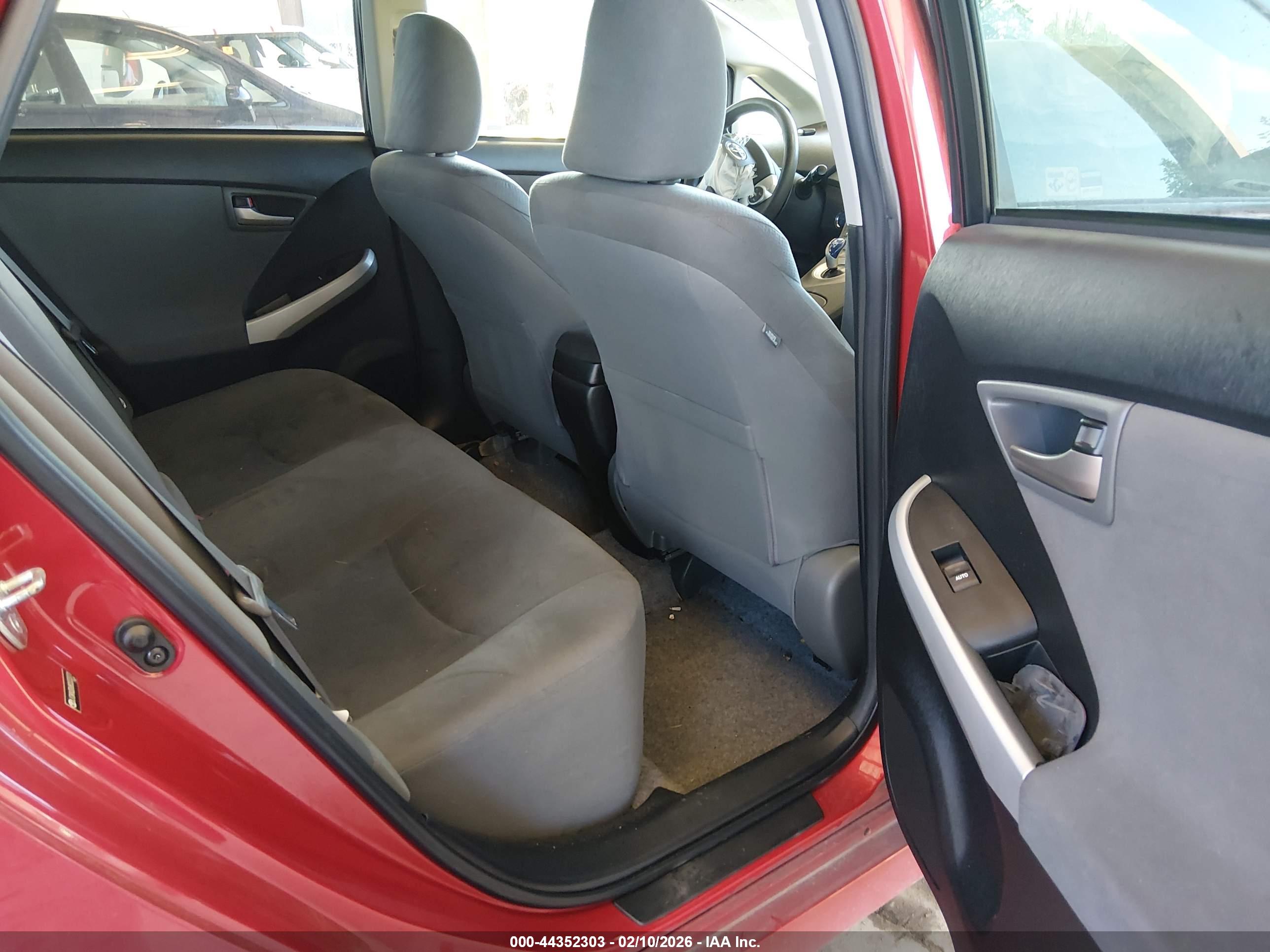 TOYOTA PRIUS image 8