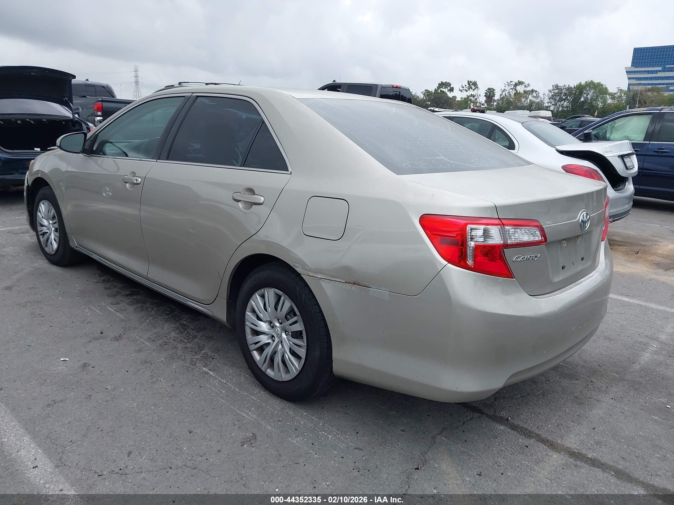 TOYOTA CAMRY image 3