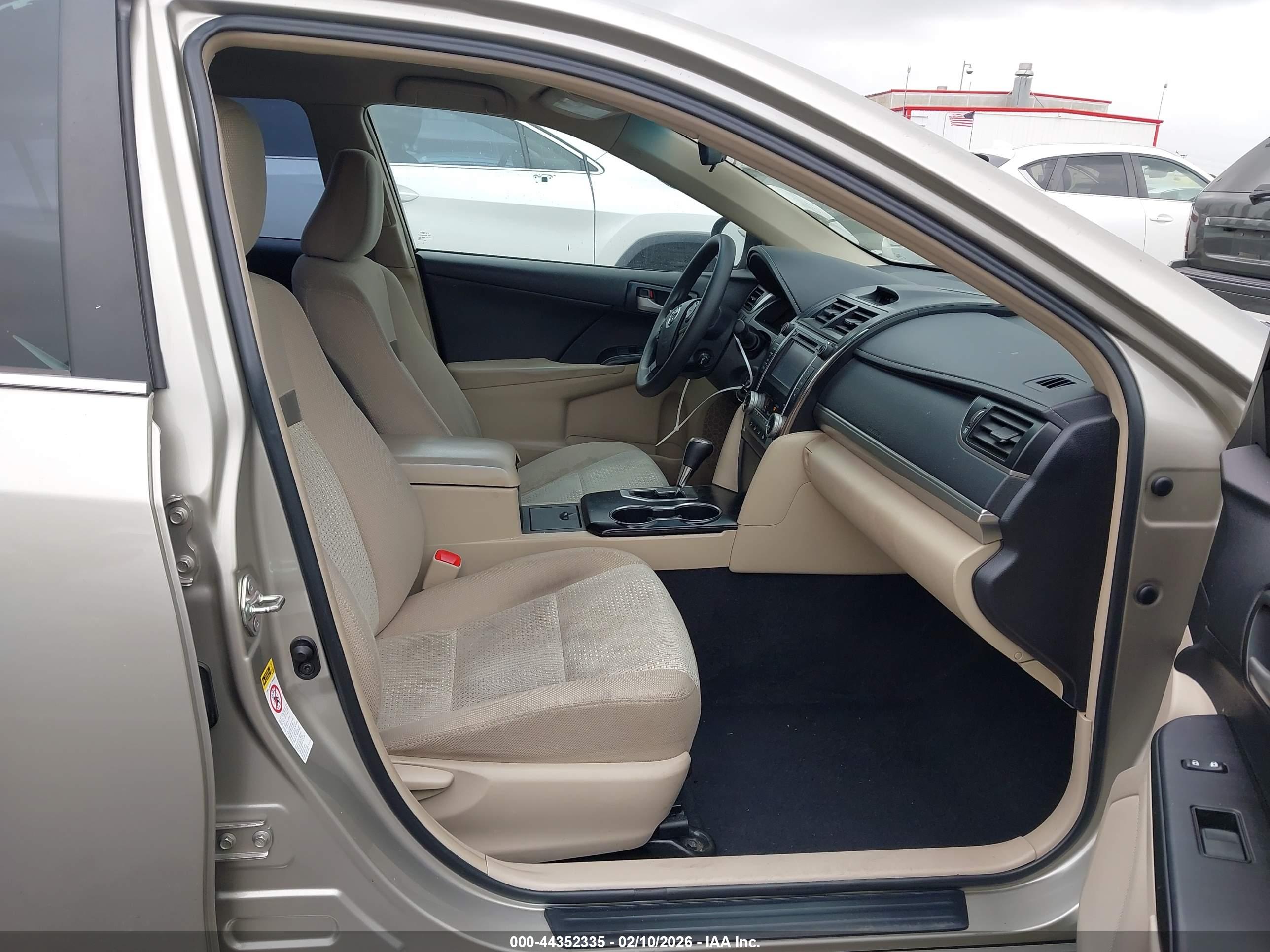 TOYOTA CAMRY image 5