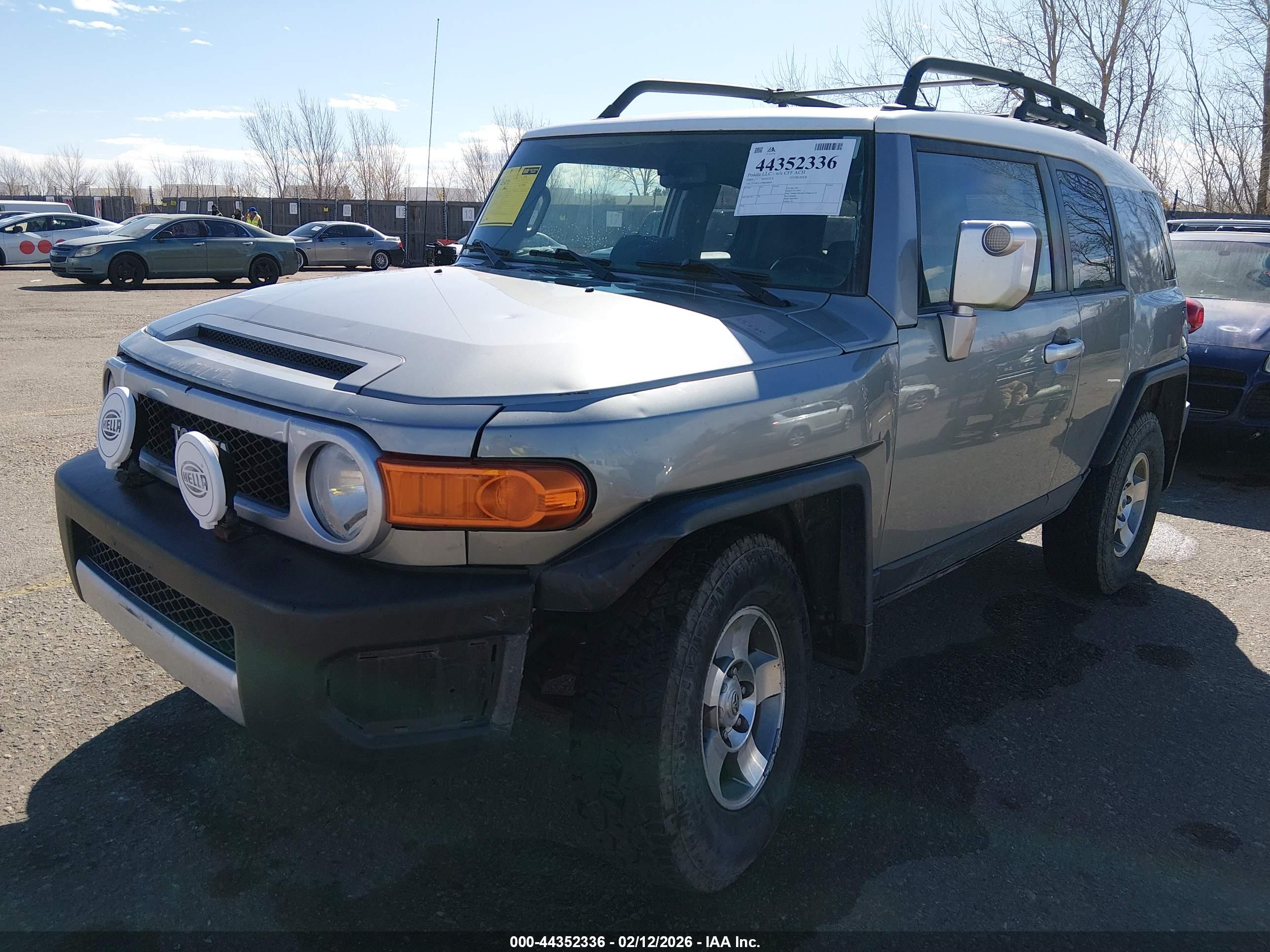 TOYOTA FJ image 2