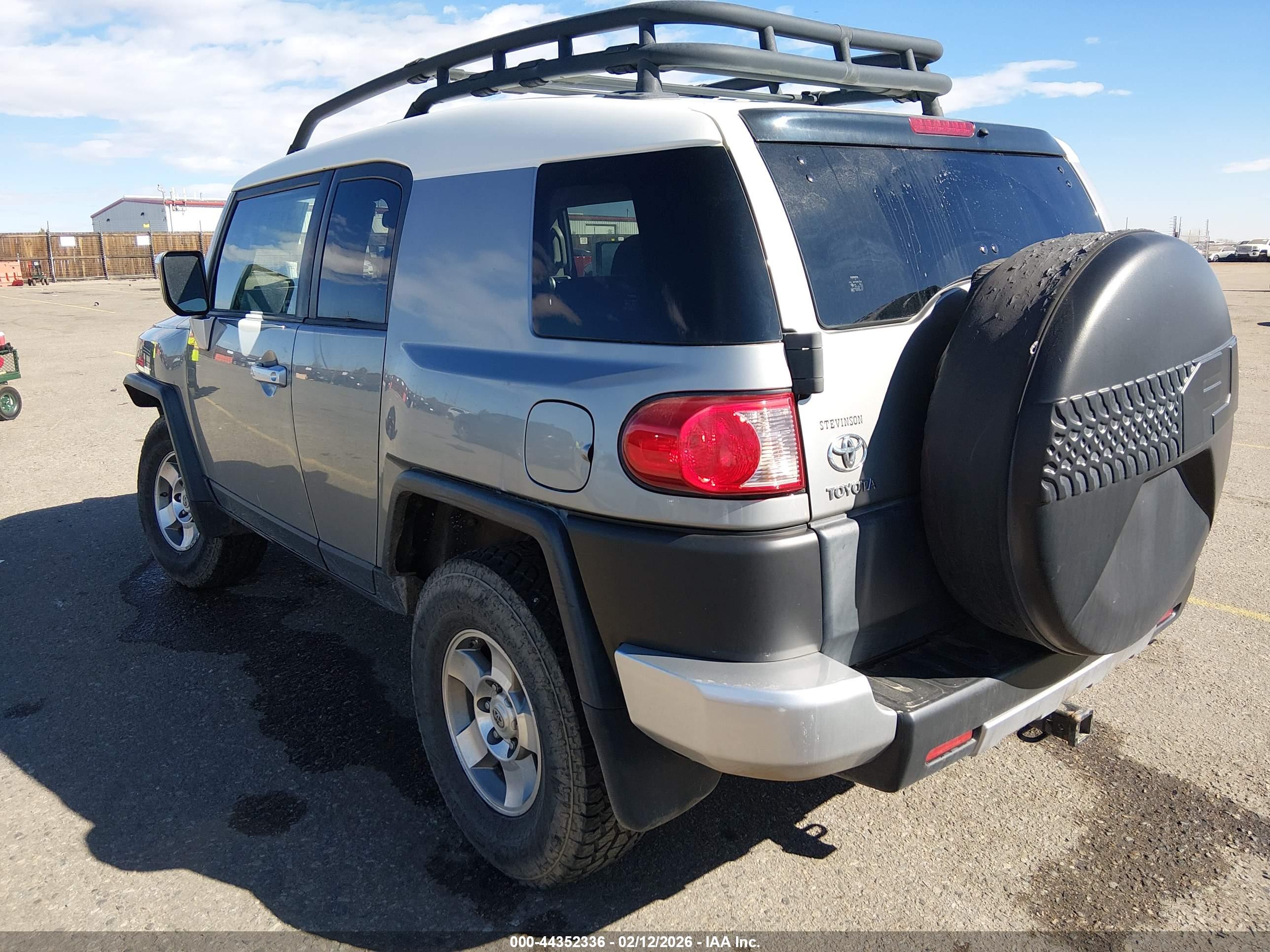TOYOTA FJ image 3