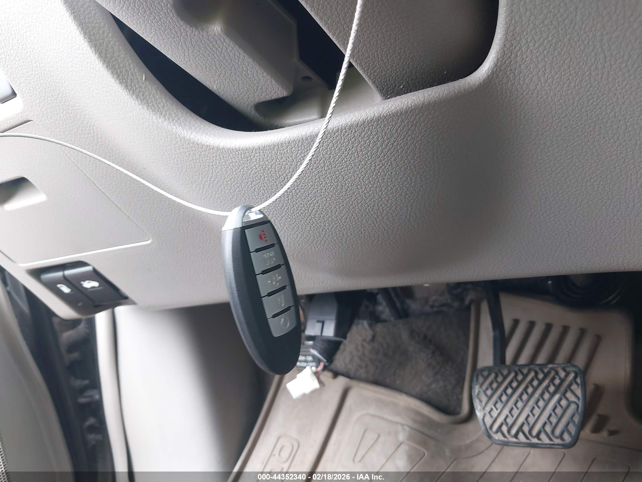 NISSAN QUEST image 11