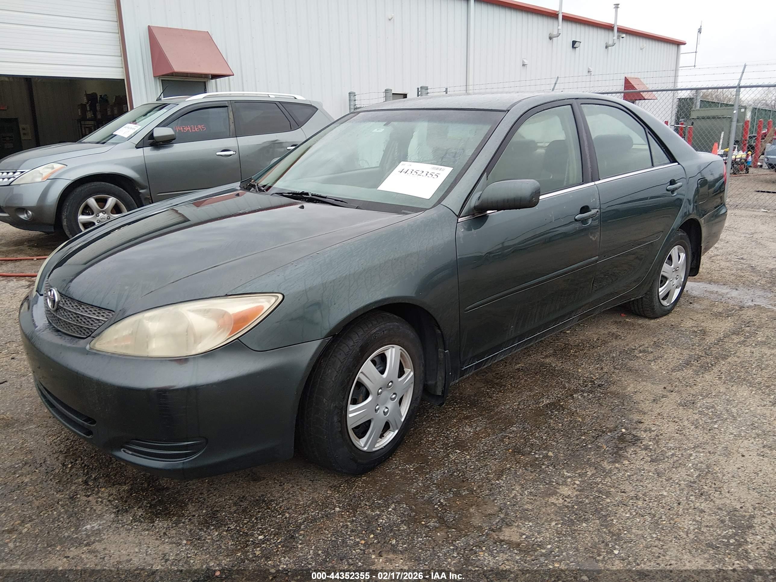 TOYOTA CAMRY image 2