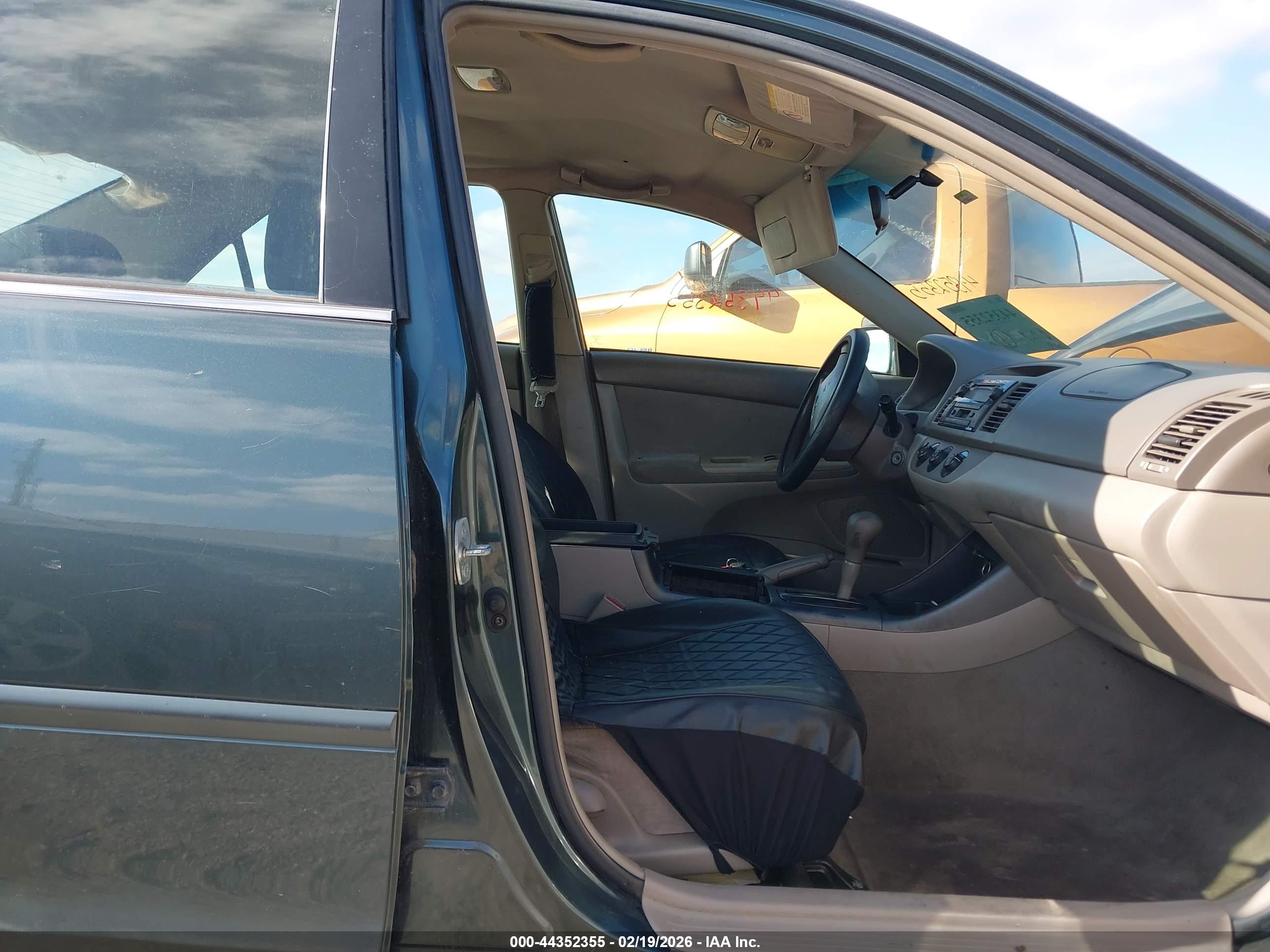 TOYOTA CAMRY image 5