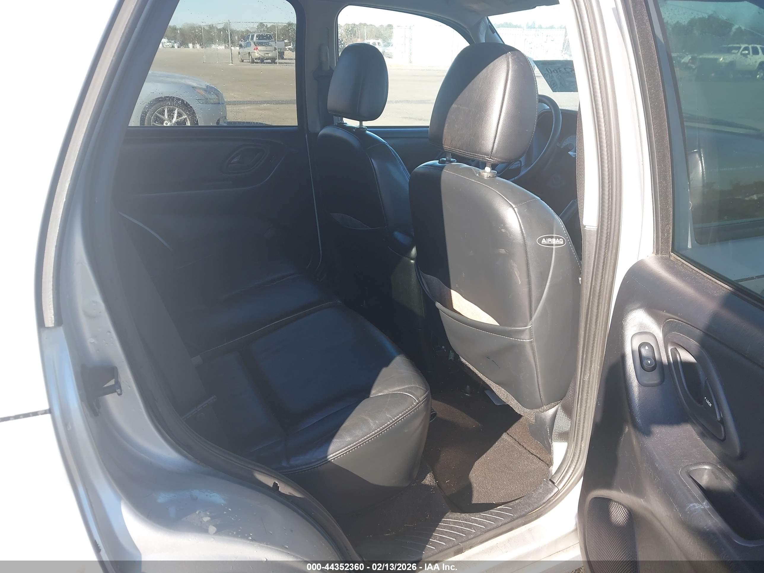 FORD ESCAPE image 8