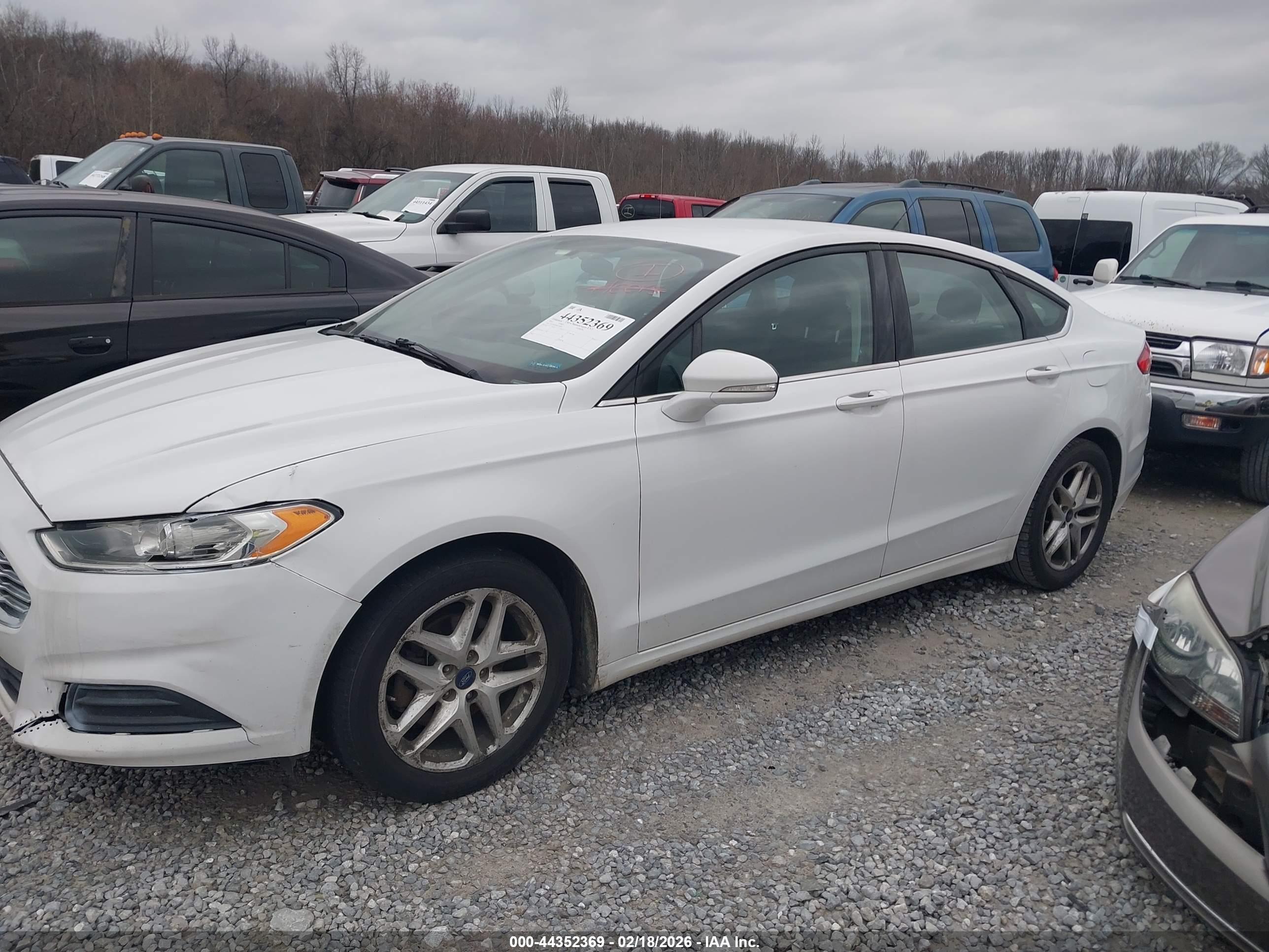 FORD FUSION image 2
